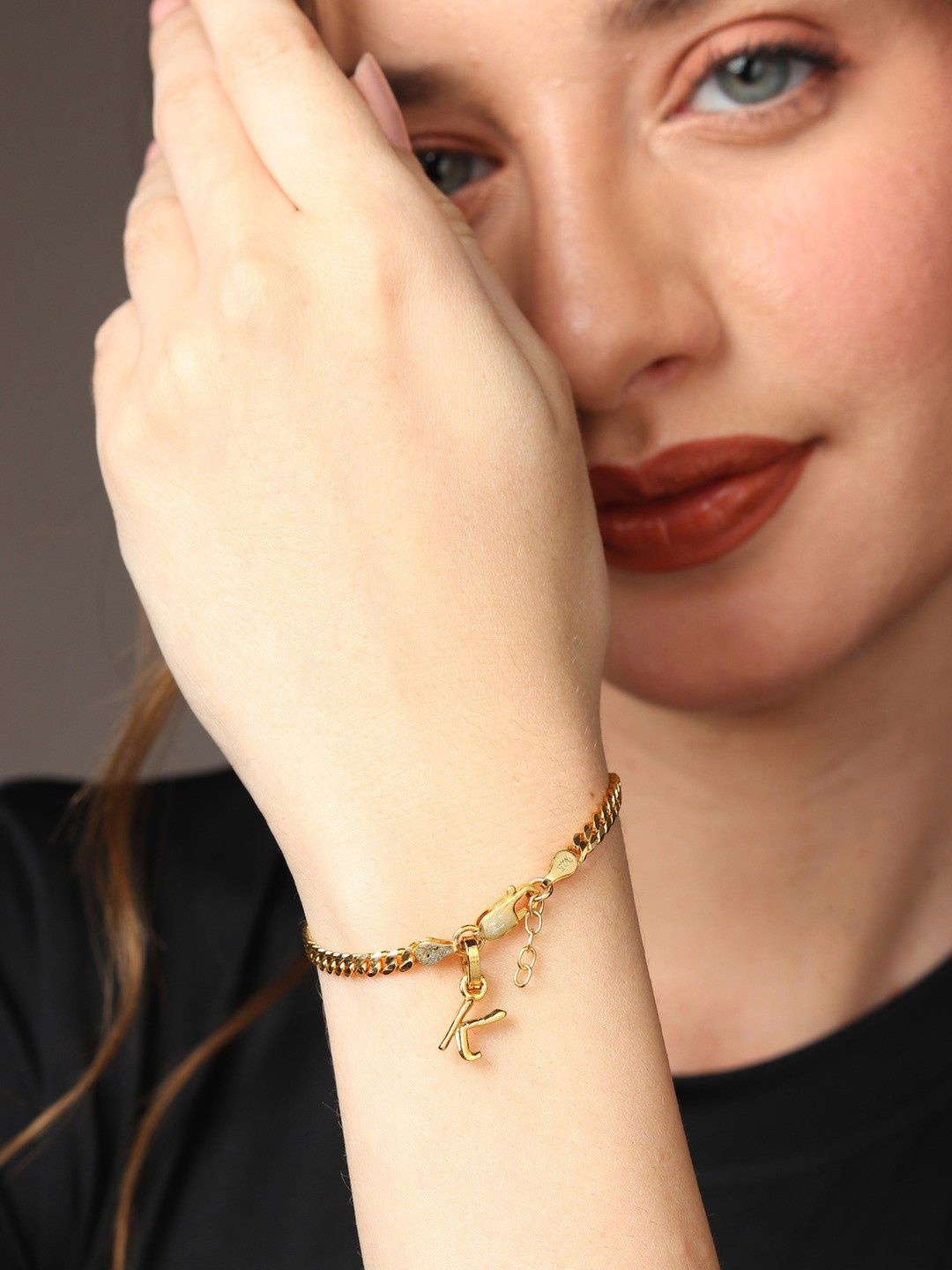 

AKSHAT SAPPHIRE Women Sterling Silver Gold-Plated Link Bracelet