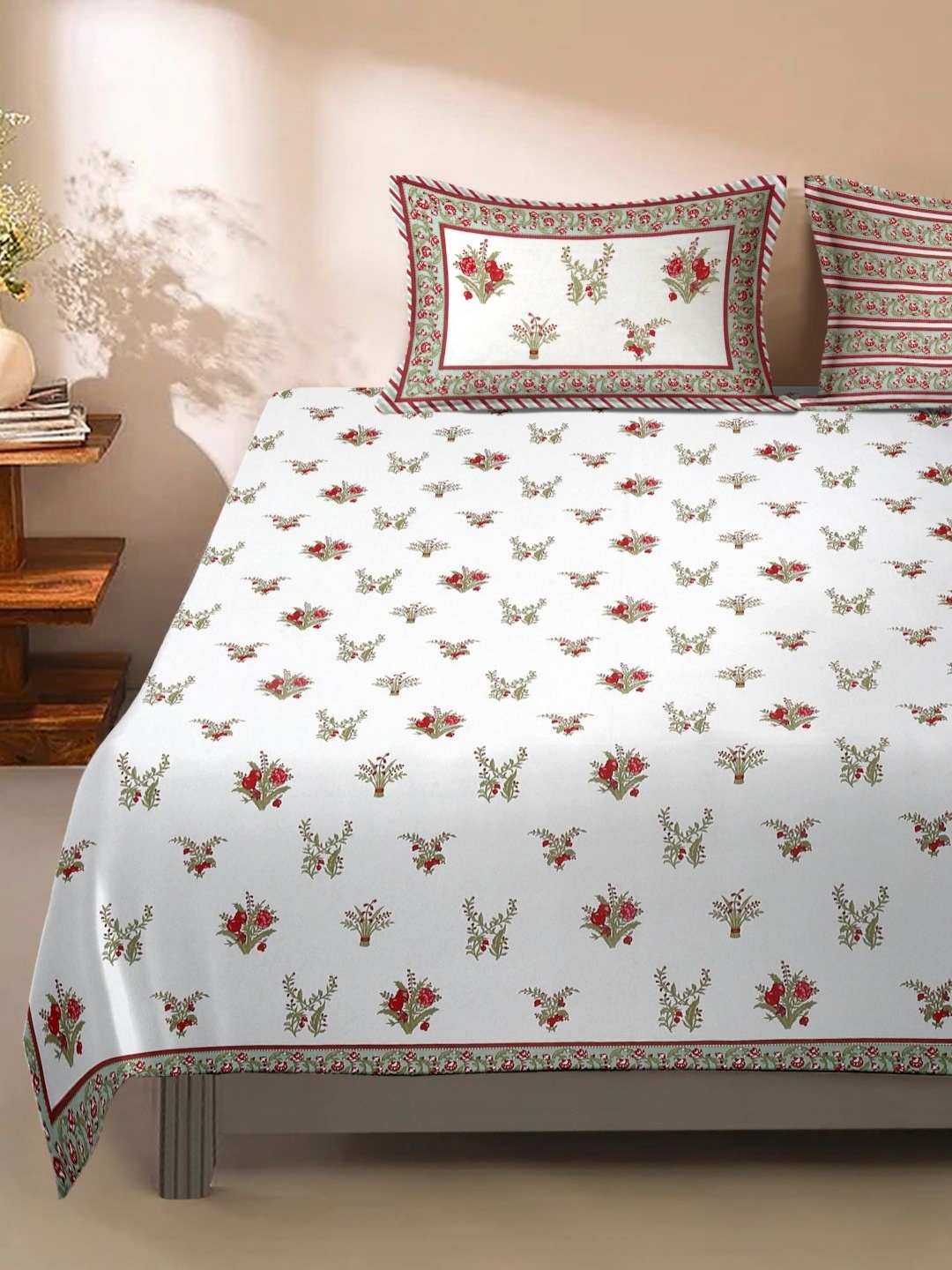 

eyda Cream & Red Floral Printed Pure Cotton Double Bed Sheet with 2 Pillow Covers