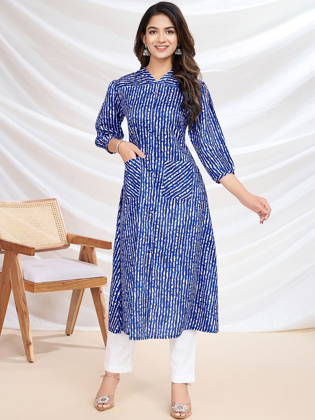 

MASSTANI BY INDDUS Abstract Printed V-Neck Three-Quarter Sleeves Straight Kurta, Blue