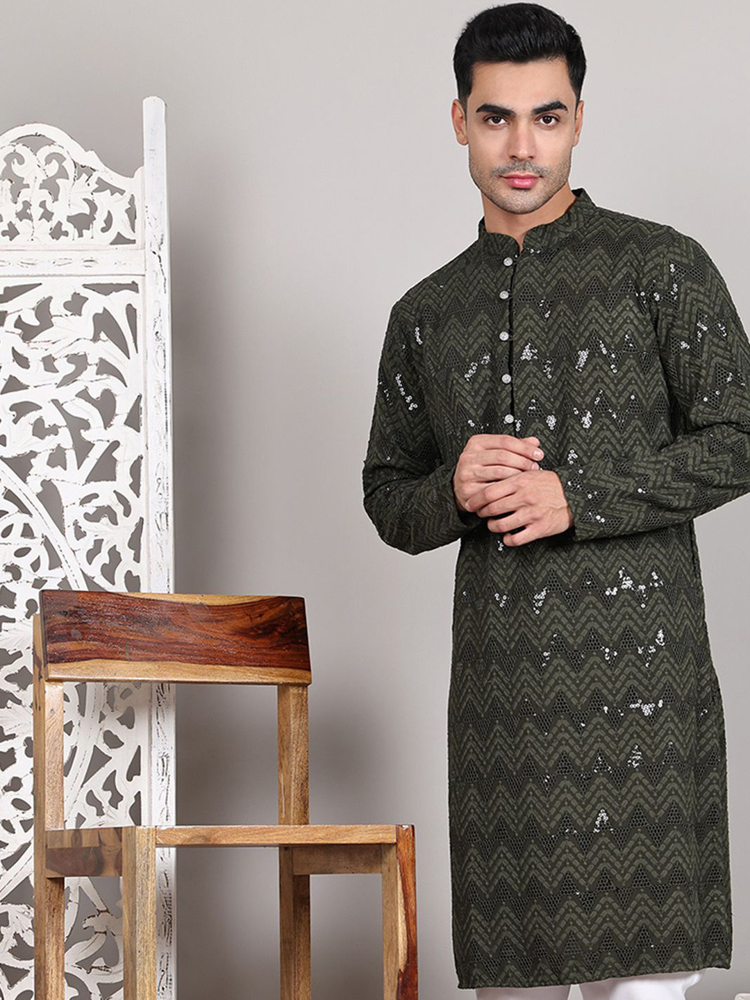 

Jompers Men Geometric Embroidered Sequinned Kurta, Olive