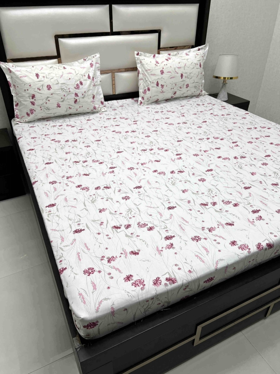 

Pure Decor Mansion White Floral Printed Pure Cotton 250 TC King Bedsheet Set 2.74 x 2.77 m