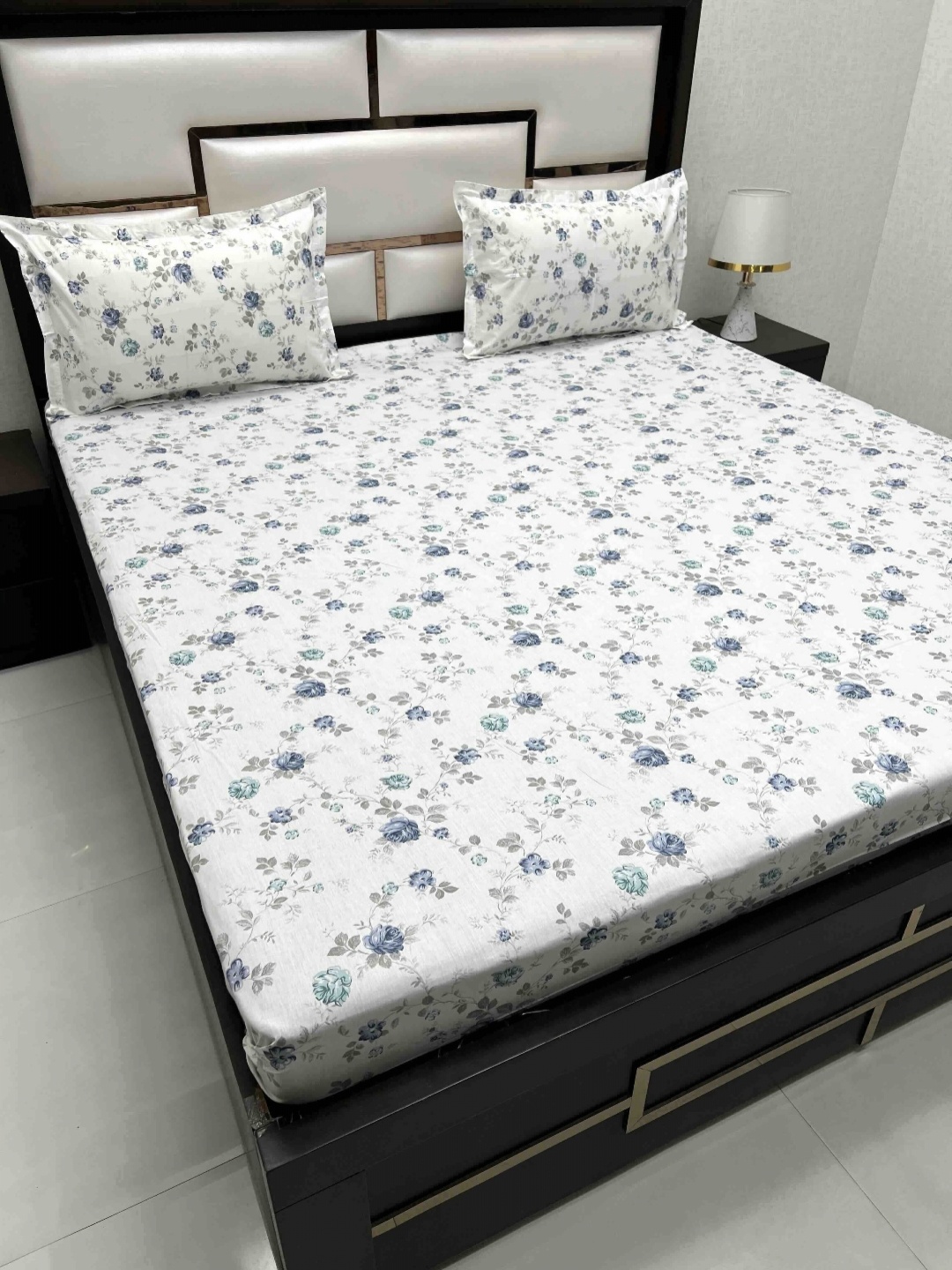 

Pure Decor White Floral Printed Pure Cotton 600 TC King Bedsheet Set 2.76 m x 2.76 m