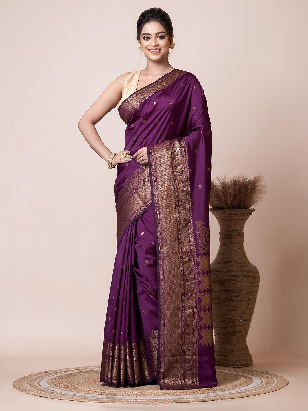 

VIBHAVARI Woven Design Zari Saree, Purple