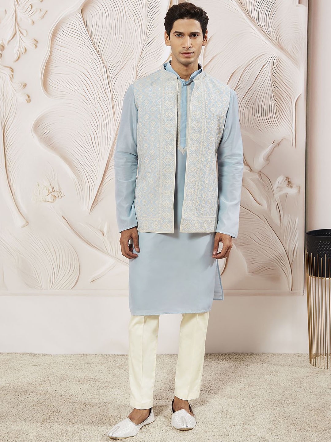 

VASTRAMAY Men Embroidered Regular Thread Work Kurta with Trousers, Blue