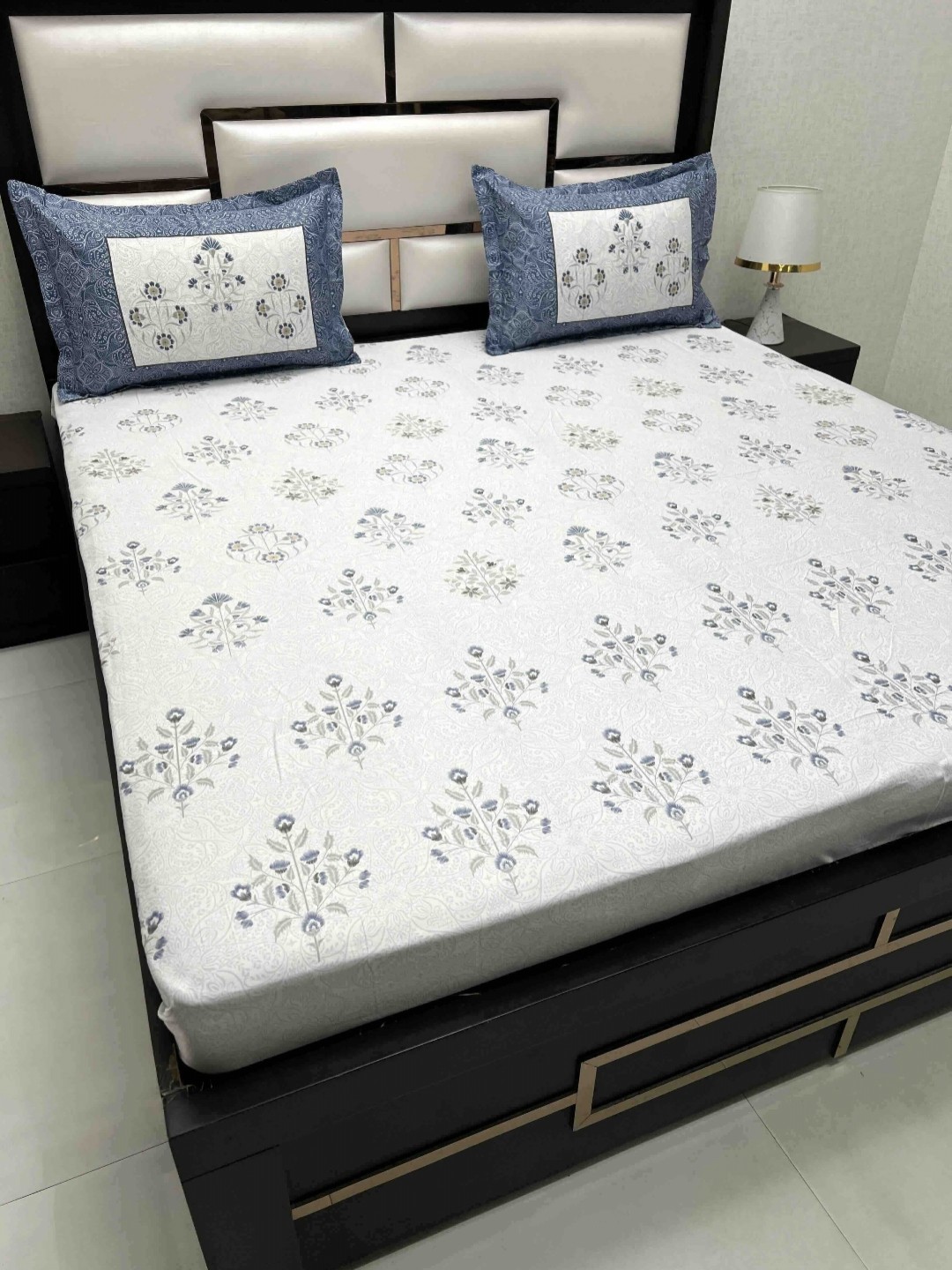 

Pure Decor Blue & White Floral King Bedsheet with 2 Pillow Covers
