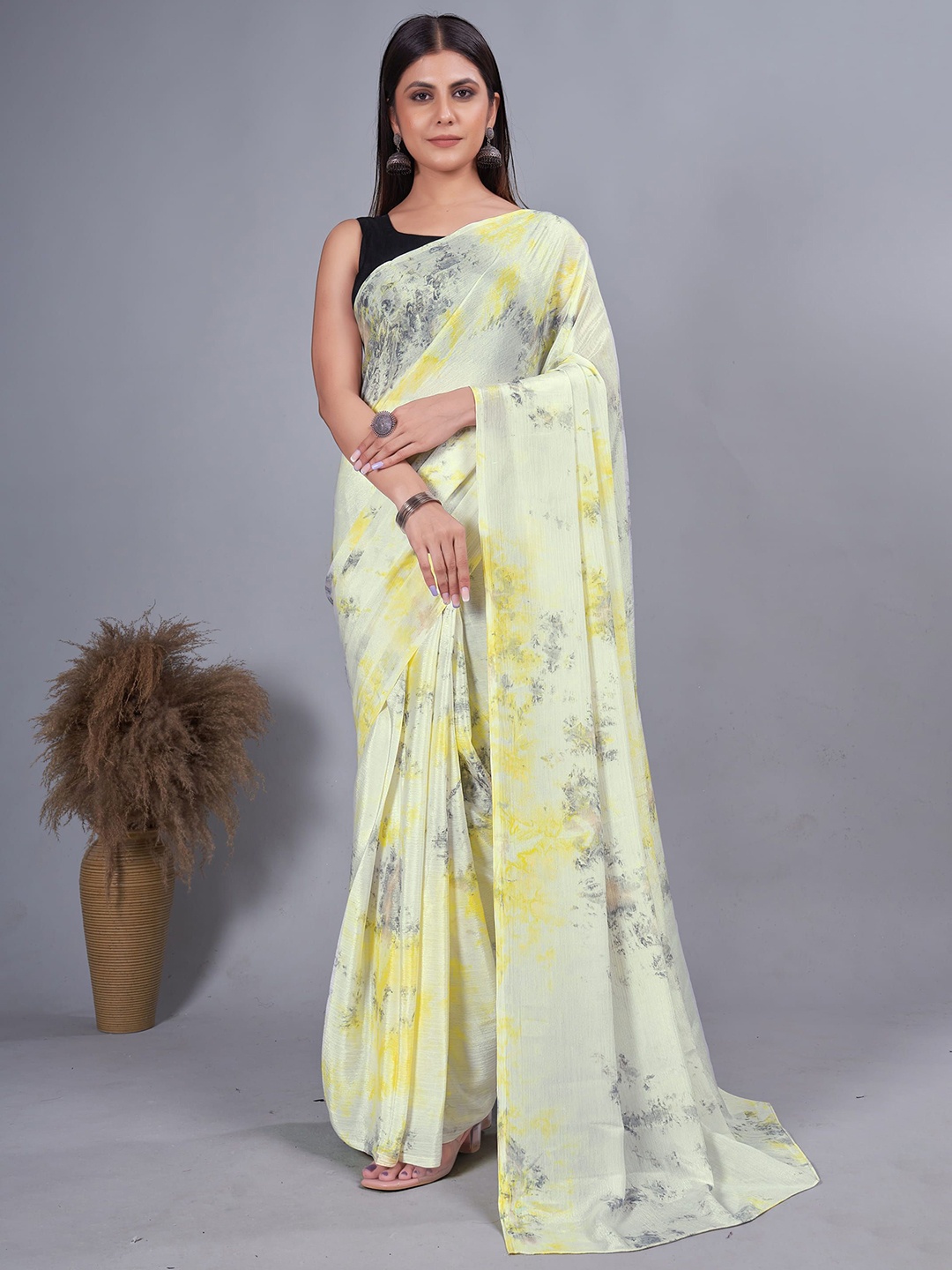 

KAYOMMI Abstract Printed Pure Chiffon Ready to Wear Saree, Yellow