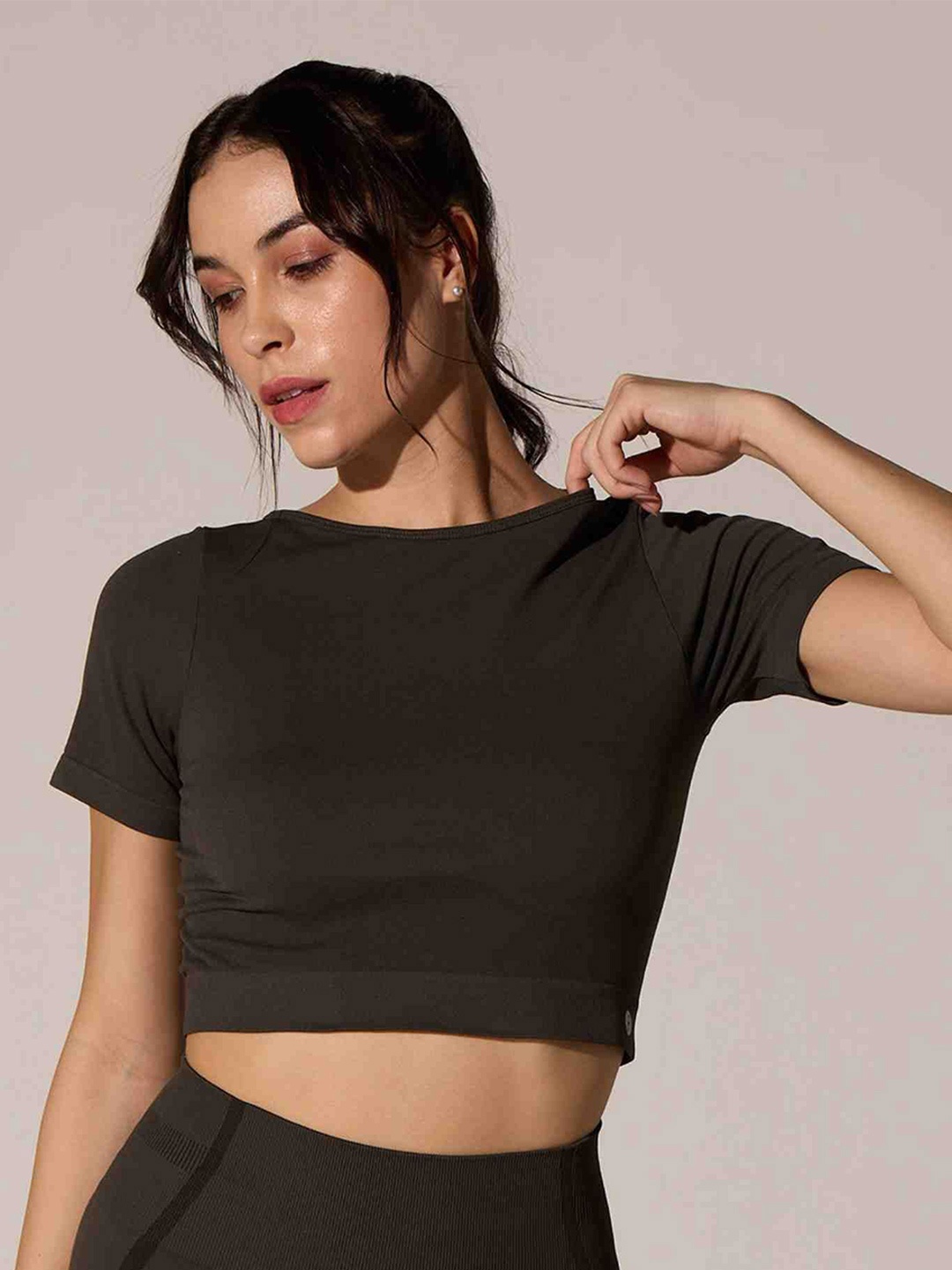 

Cava Charcoal Seamless Sculpt Tee, Black