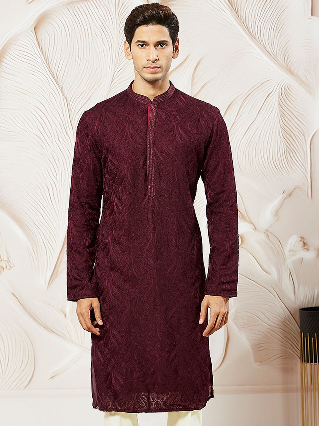 

VASTRAMAY Men Paisley Embroidered Thread Work Grandeur & Majestic Artwork Georgette Kurta, Burgundy