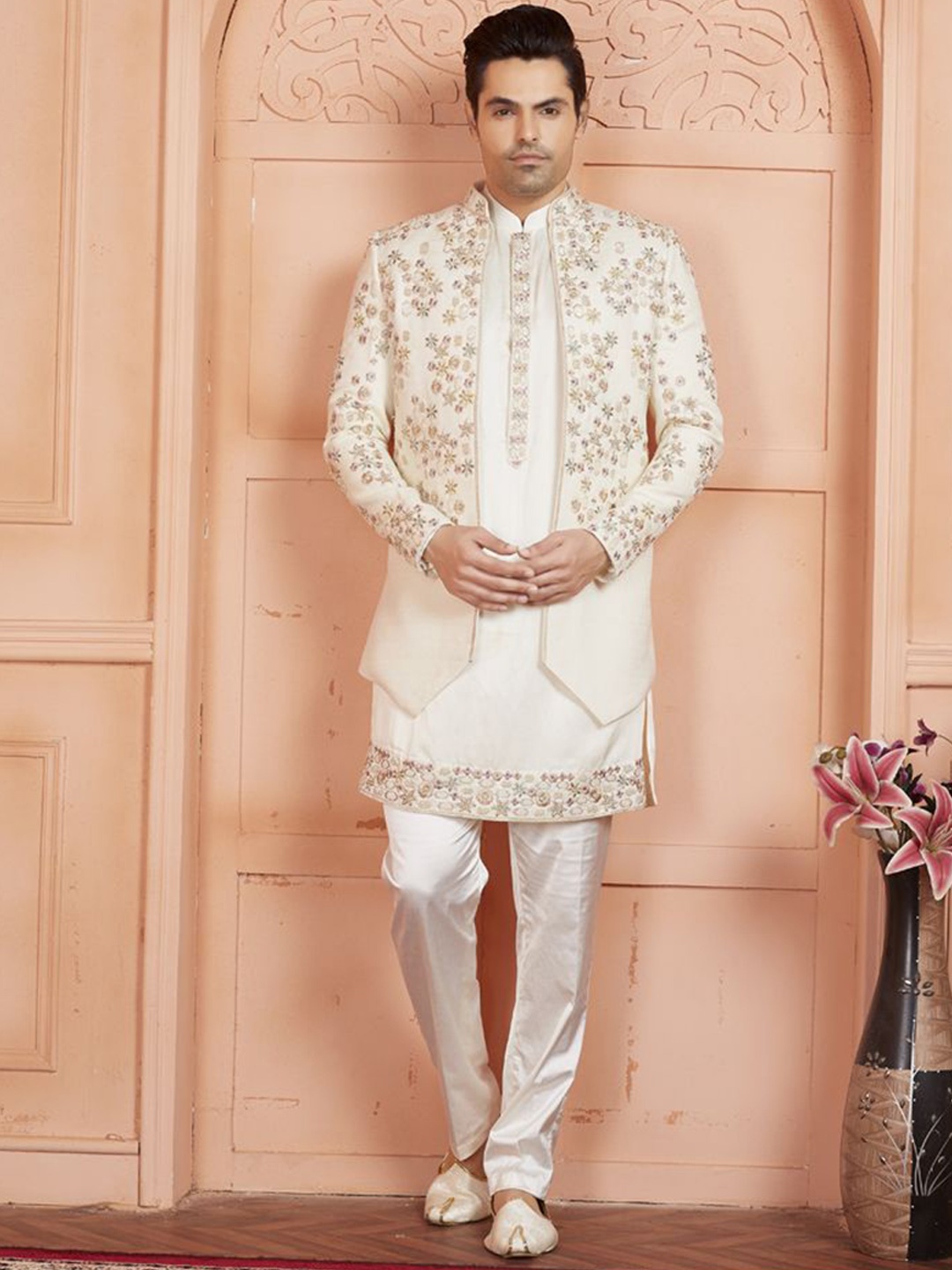 

EVASTRO Ethnic Motifs Embroidered Regular Banarasi Silk Straight Kurta with Pyjamas, Off white