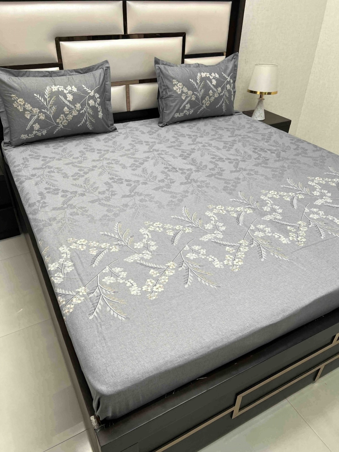 

Pure Decor Grey & White Floral 350 TC King Bedsheet with 2 Pillow Covers