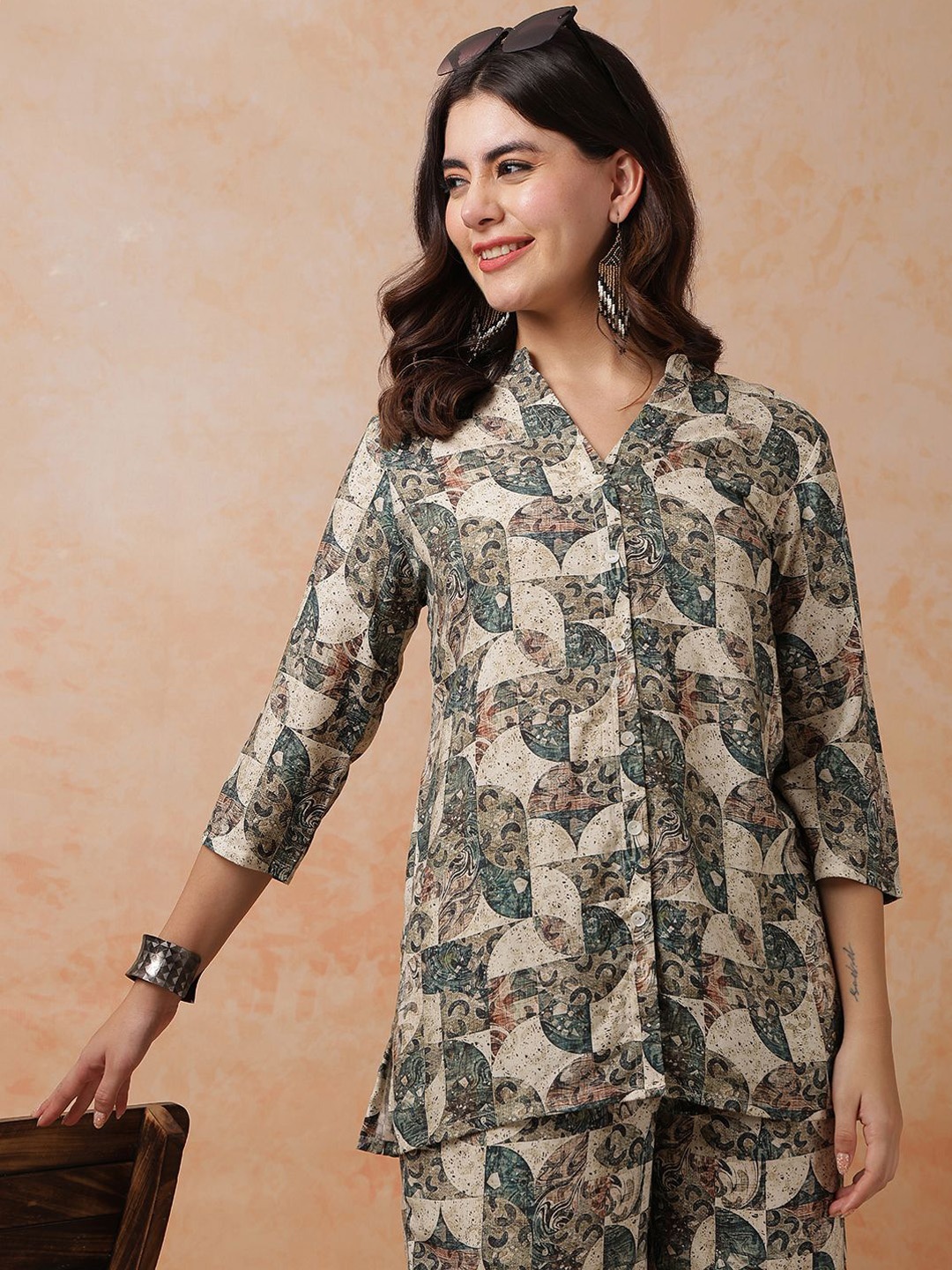 

Anouk Mandarin Collar Printed Shirt With Trousers, Green