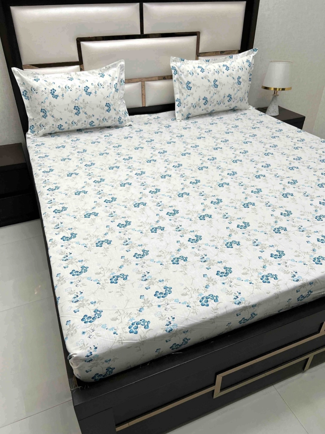 

Pure Decor Mansion White & Blue Floral Cotton 240 TC King Bedsheet Set 2.74 m x 2.76 m