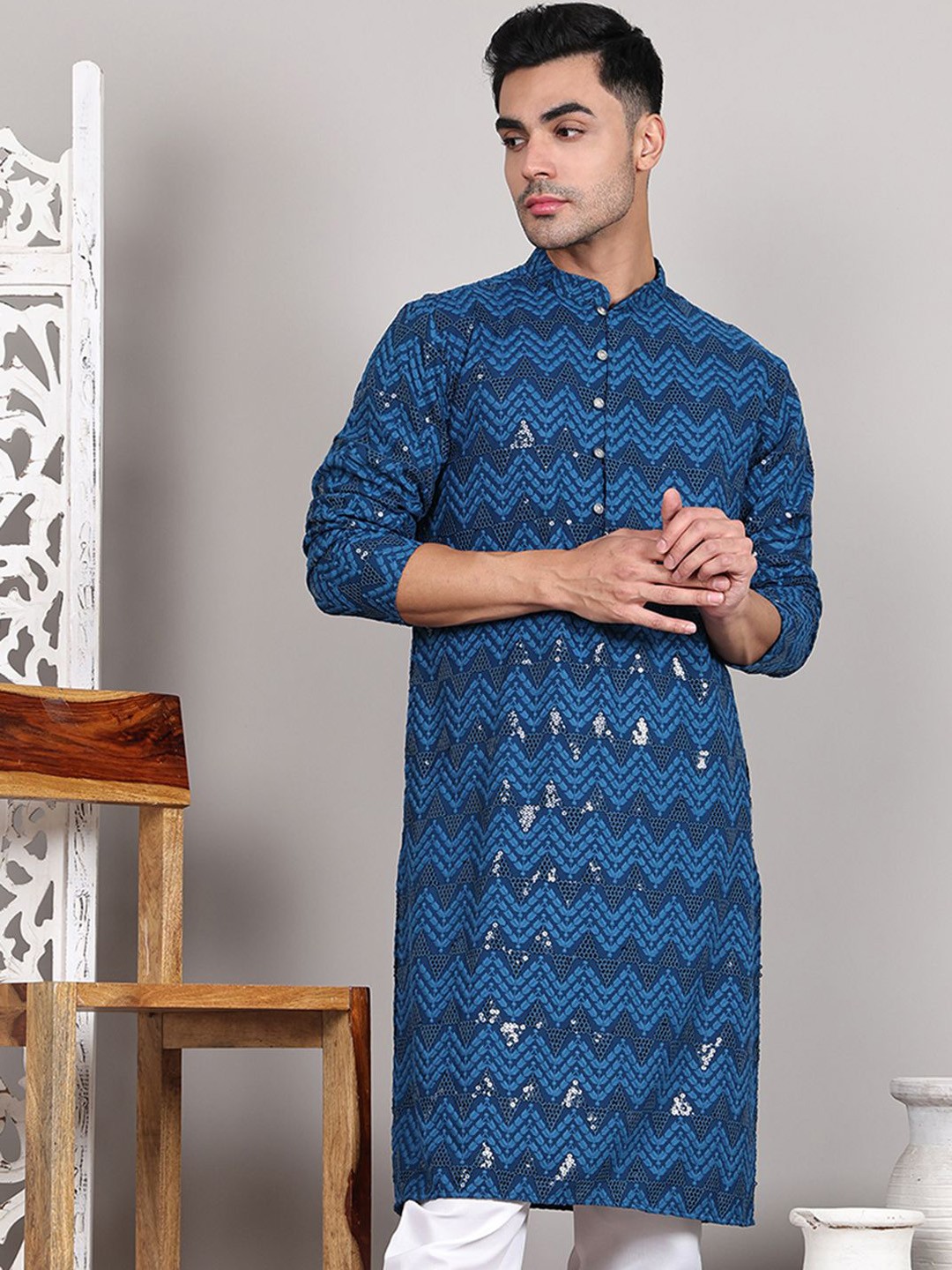 

Jompers Men Geometric Embroidered Sequinned Kurta, Blue
