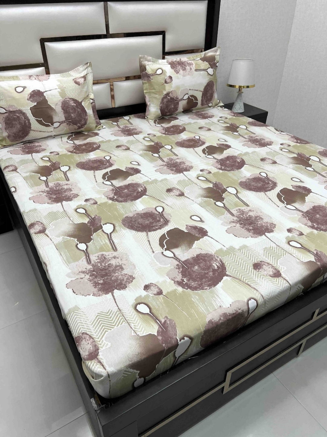 

Pure Decor Brown & Olive Green King Bedsheet with 2 Pillow Covers