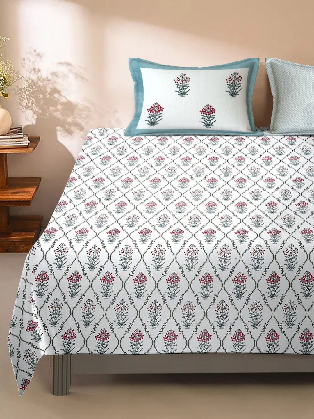 

eyda White & Blue Floral 210 TC King Bedsheet with 2 Pillow Covers