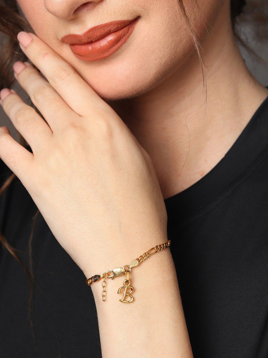 

AKSHAT SAPPHIRE Women Sterling Silver Gold-Plated Link Bracelet
