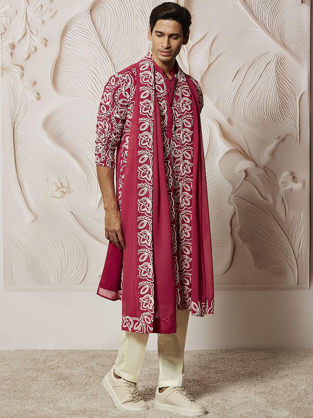 

VASTRAMAY Men Floral Embroidered Regular Thread Work Kurta with Trousers & With Dupatta, Maroon
