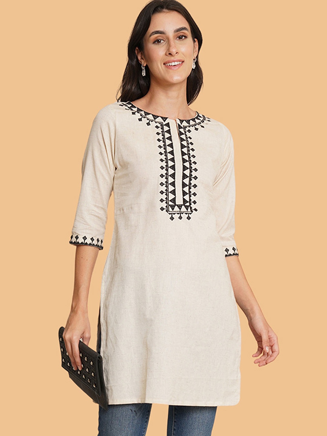 

Brownverse Women Embroidered Khadi Kurta, Off white