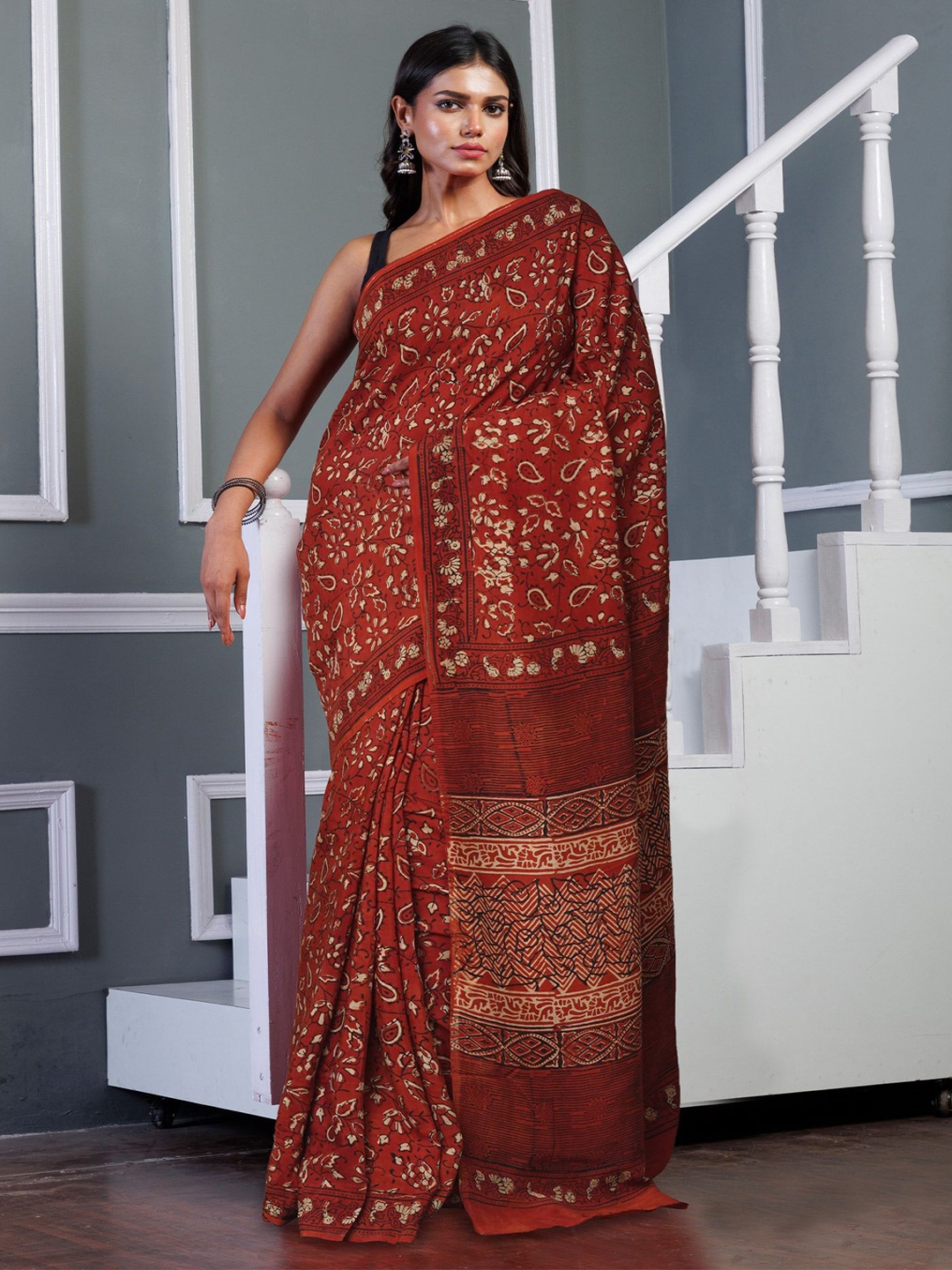 

Unnati Silks Floral Pure Silk Handloom Block Print Saree, Red
