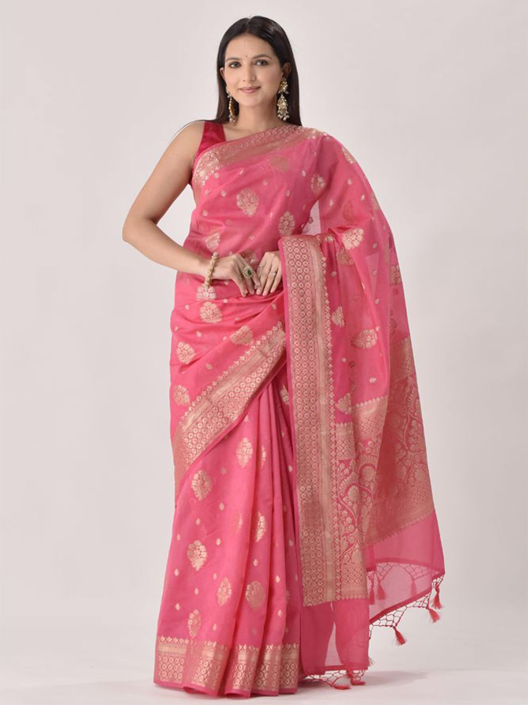 

sutra attire Woven Design Zari Silk Blend Banarasi Saree, Coral