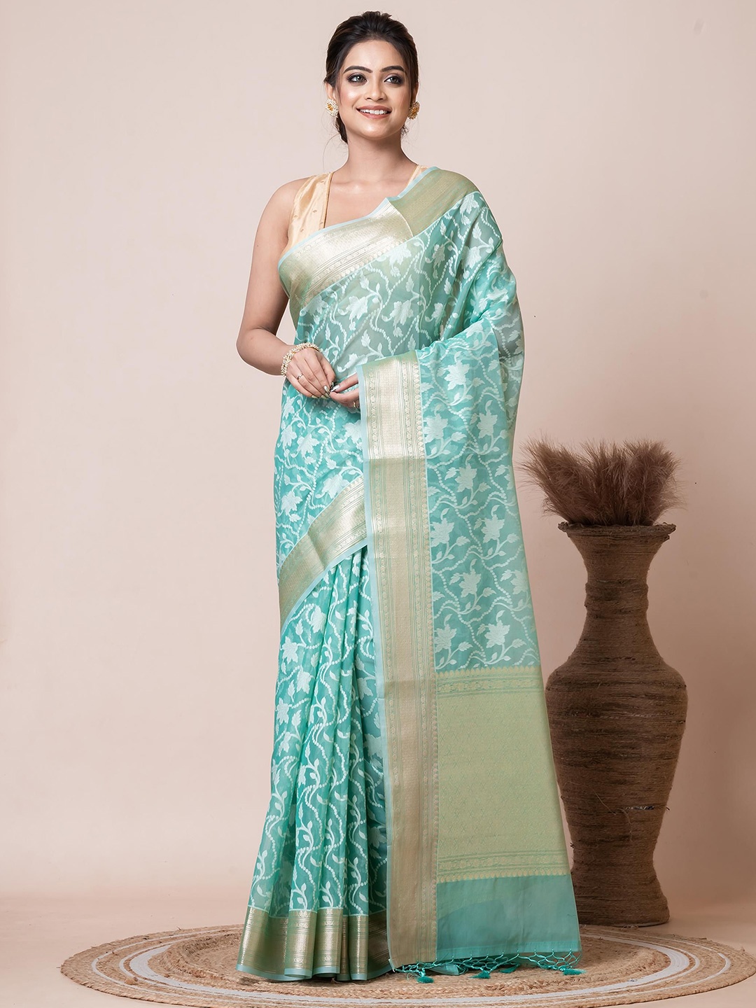 

VIBHAVARI Woven Design Zari Silk Cotton Chanderi Saree, Green