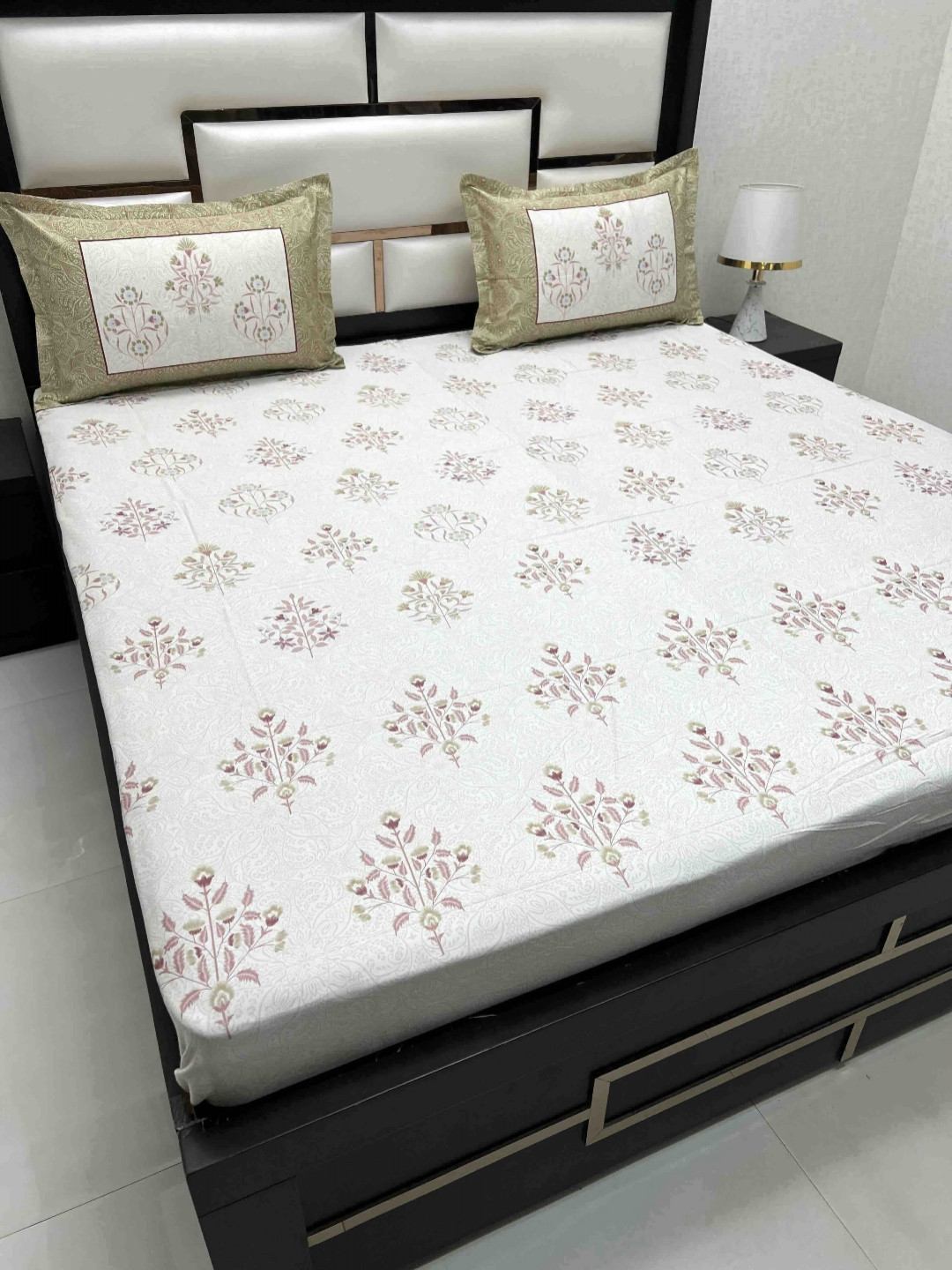 

Pure Decor Green & Red Floral King Bedsheet with 2 Pillow Covers