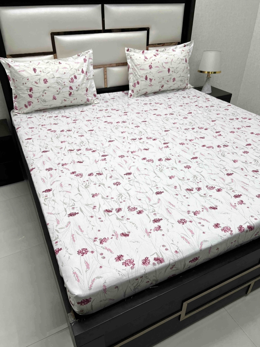 

Pure Decor Mansion White Printed 260 TC Pure Cotton King Bedsheet Set 2.73 m x 2.78 m