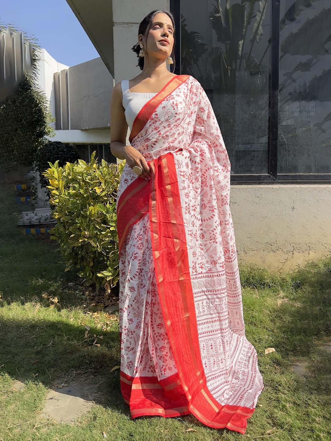 

KAYOMMI Abstract Printed Pure Silk Ready to Wear Saree, White