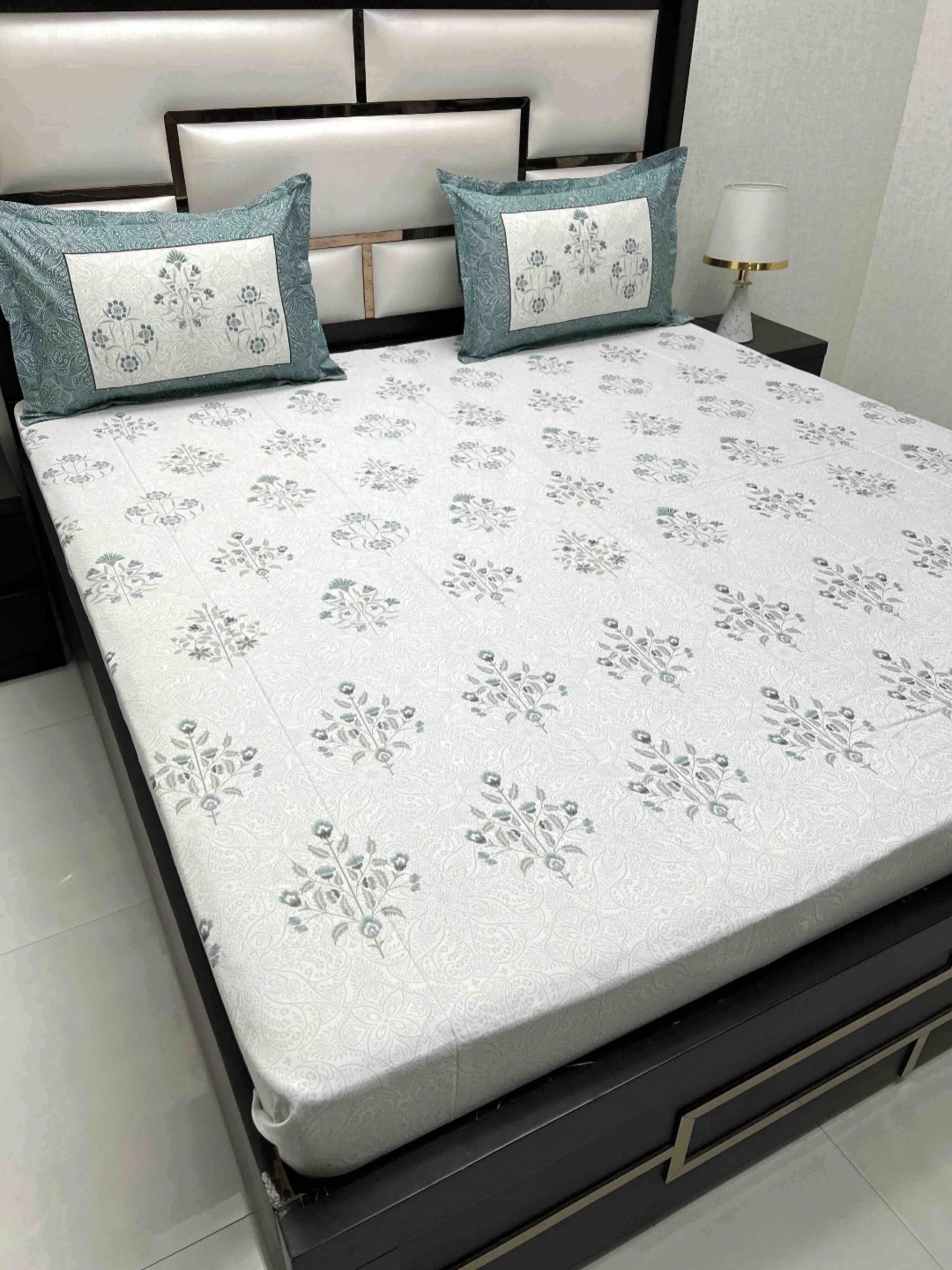 

Pure Decor Green & White Floral 350 TC King Bedsheet with 2 Pillow Covers