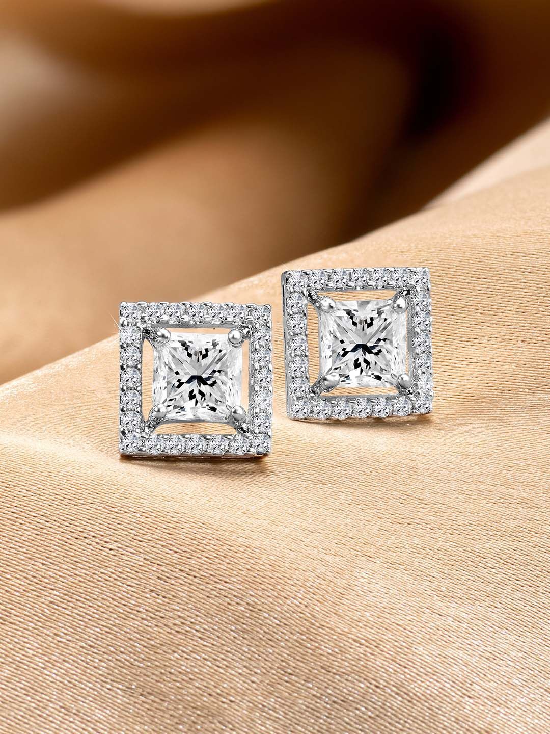 

Peora Contemporary Studs Earrings, Silver