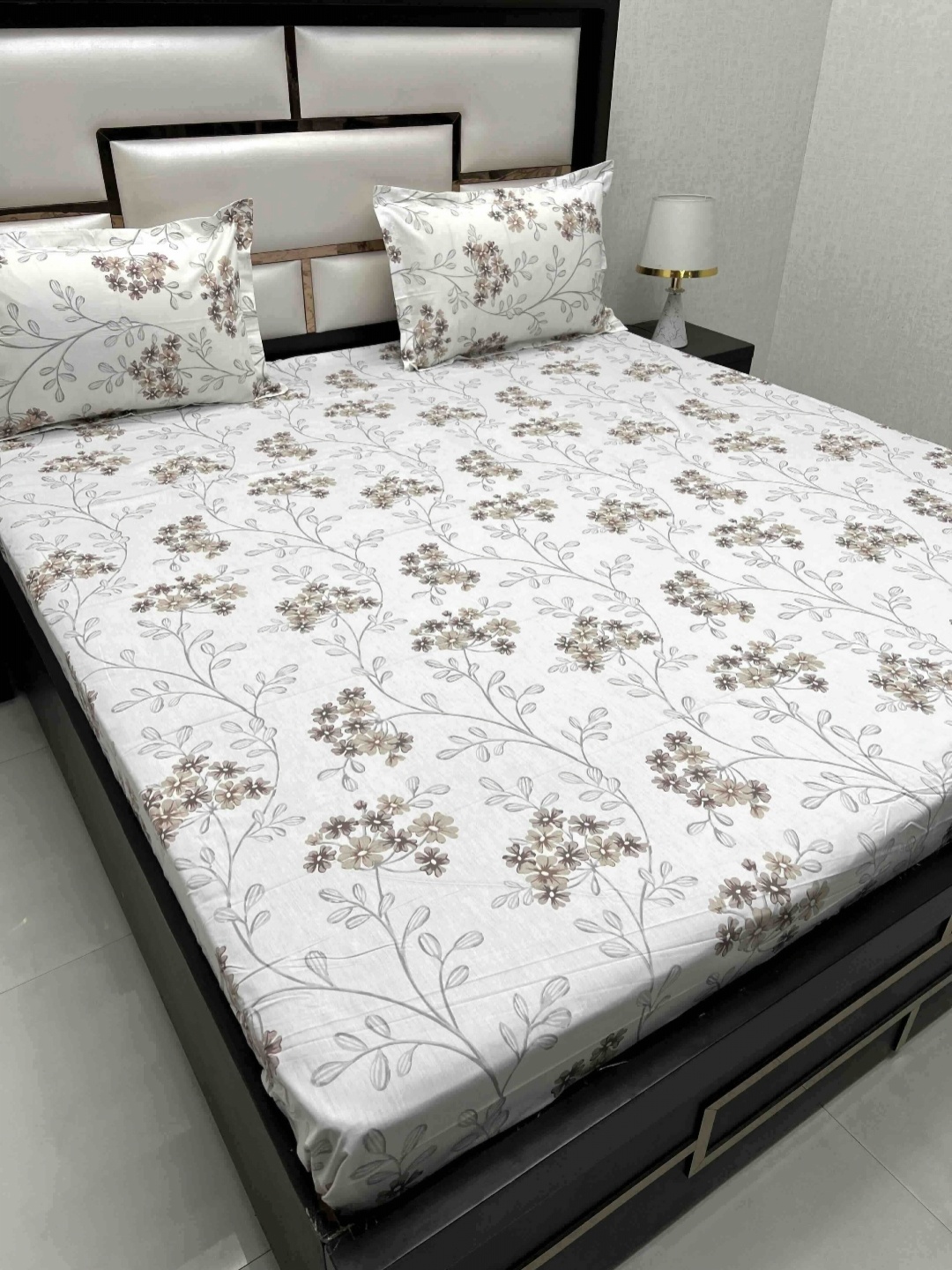 

Pure Decor Villa White & Grey Floral 400 TC Pure Cotton King Bedsheet Set 2.73 m x 2.75 m