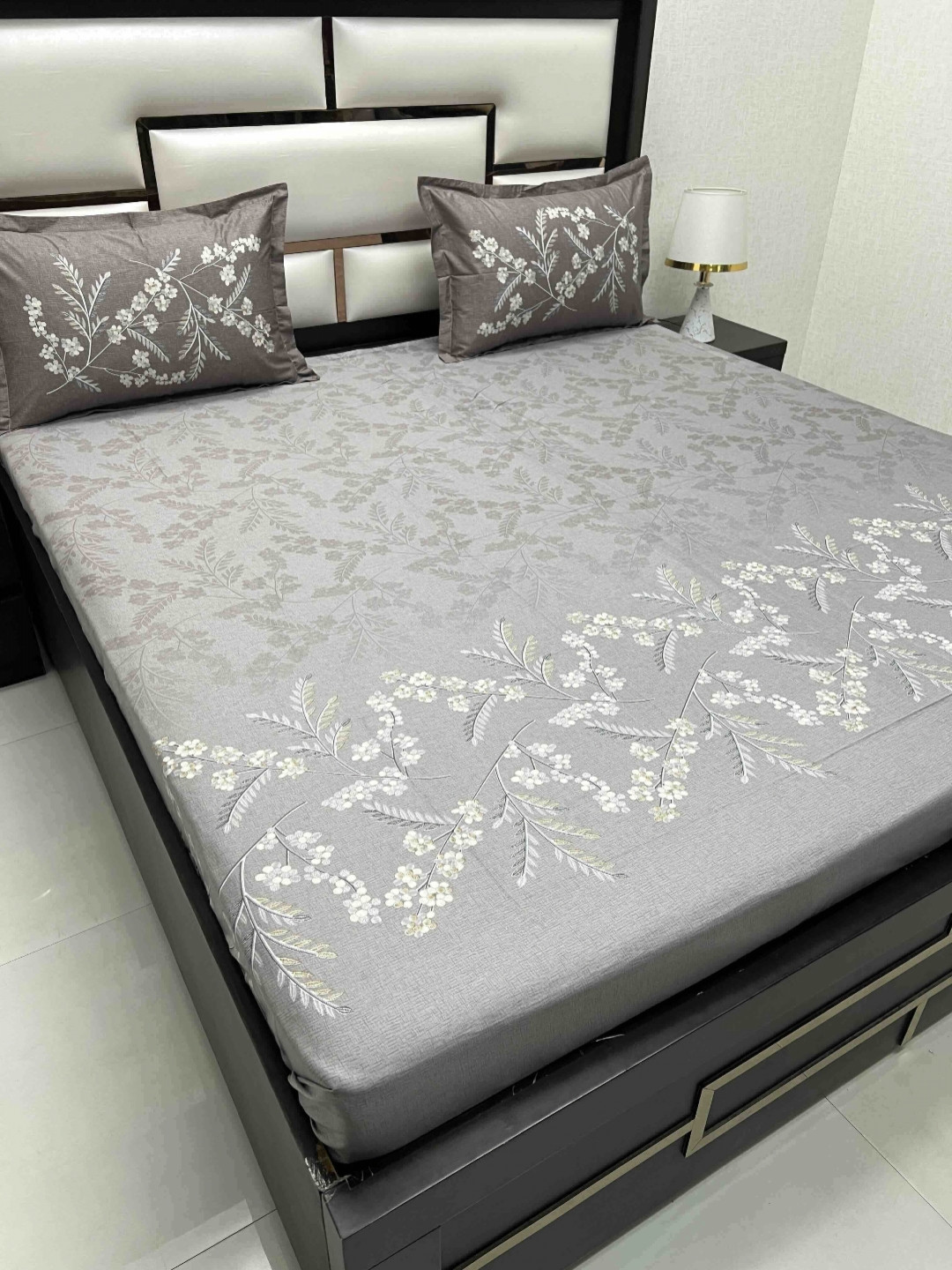 

Pure Decor Royal Majestic Brown 380 TC Pure Cotton King Bedsheet Set 2.72 m x 2.77 m
