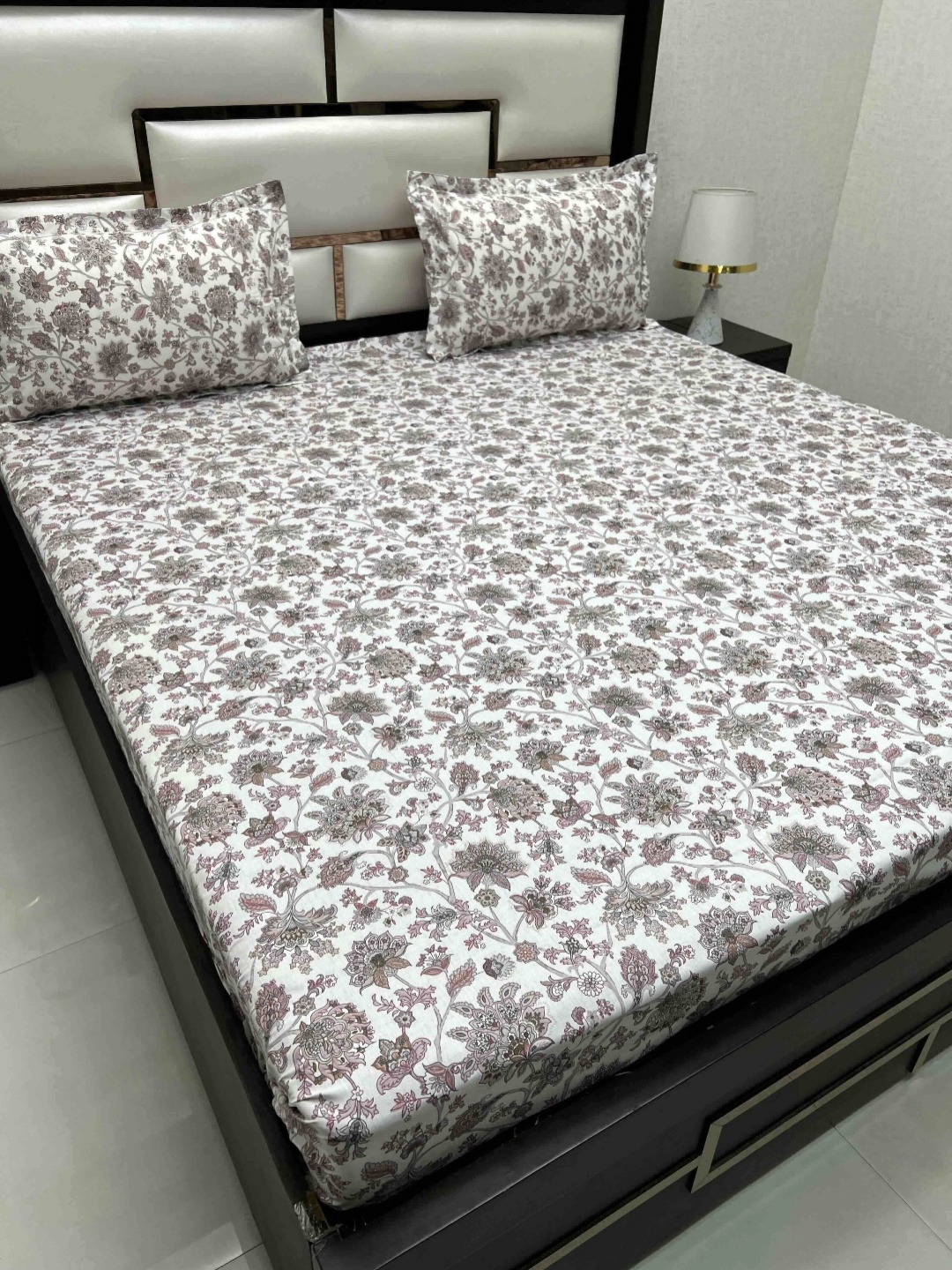 

Pure Decor Villa Maroon Floral 350 TC Pure Cotton King Bedsheet Set 2.72 m x 2.77 m