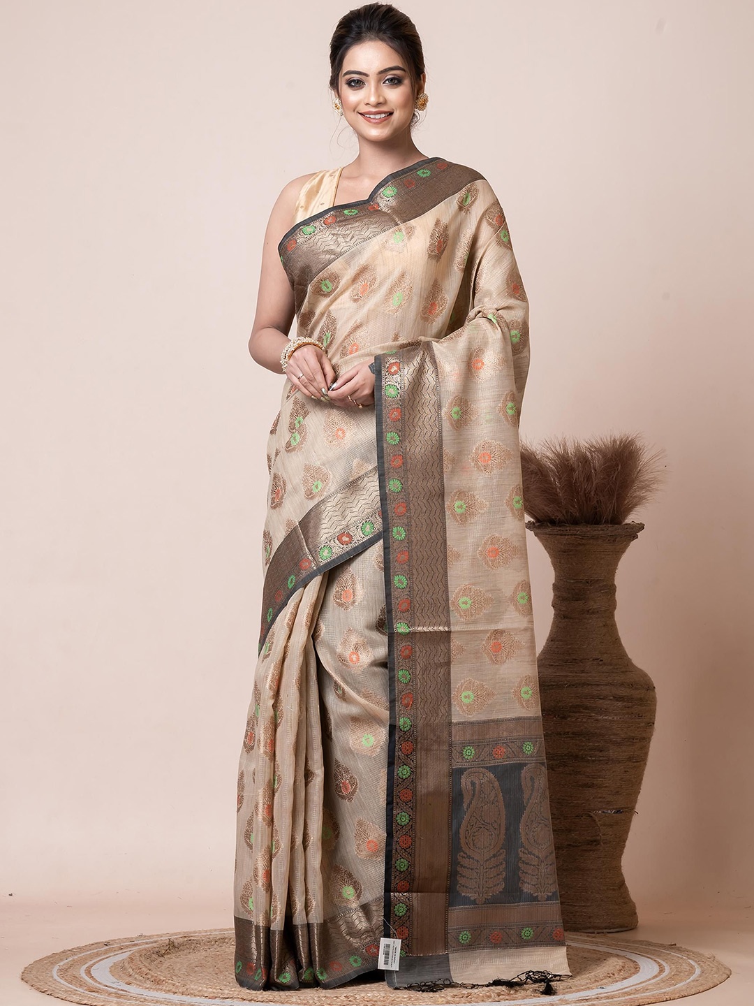 

VIBHAVARI Woven Design Saree Wirh Blouse Piece, Beige