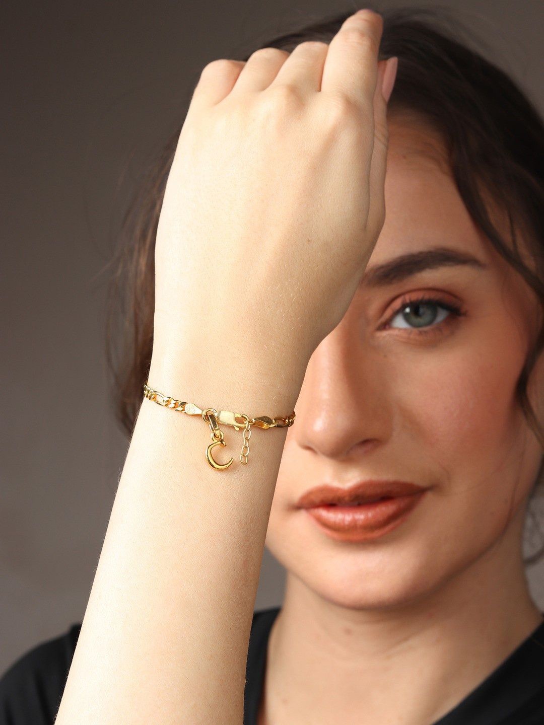 

AKSHAT SAPPHIRE Women Sterling Silver Gold-Plated Link Bracelet