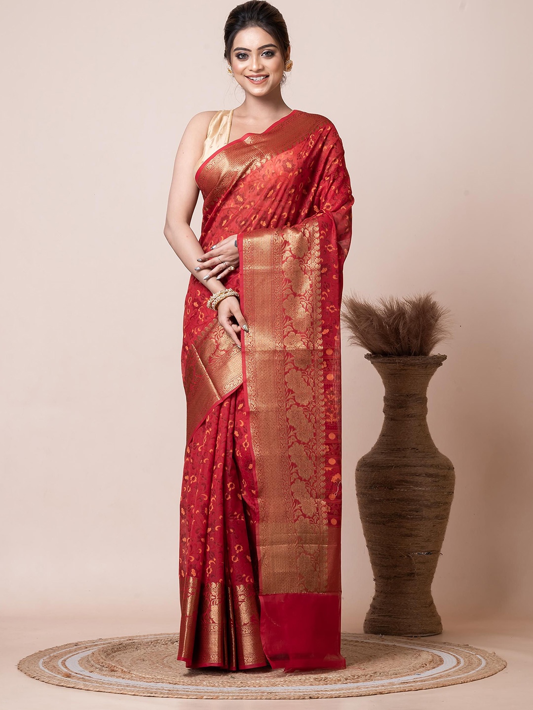 

VIBHAVARI Woven Design Silk Cotton Saree, Red