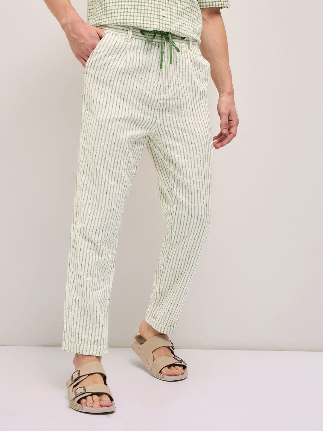 

THE BEAR HOUSE Men Striped Tapered Fit Pleated Chinos Trousers, Multi