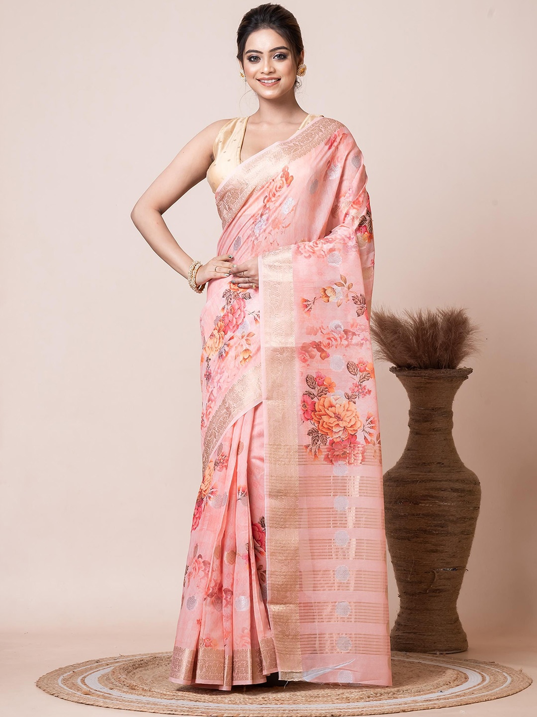 

VIBHAVARI Floral Printed Zari Woven Design Saree, Peach