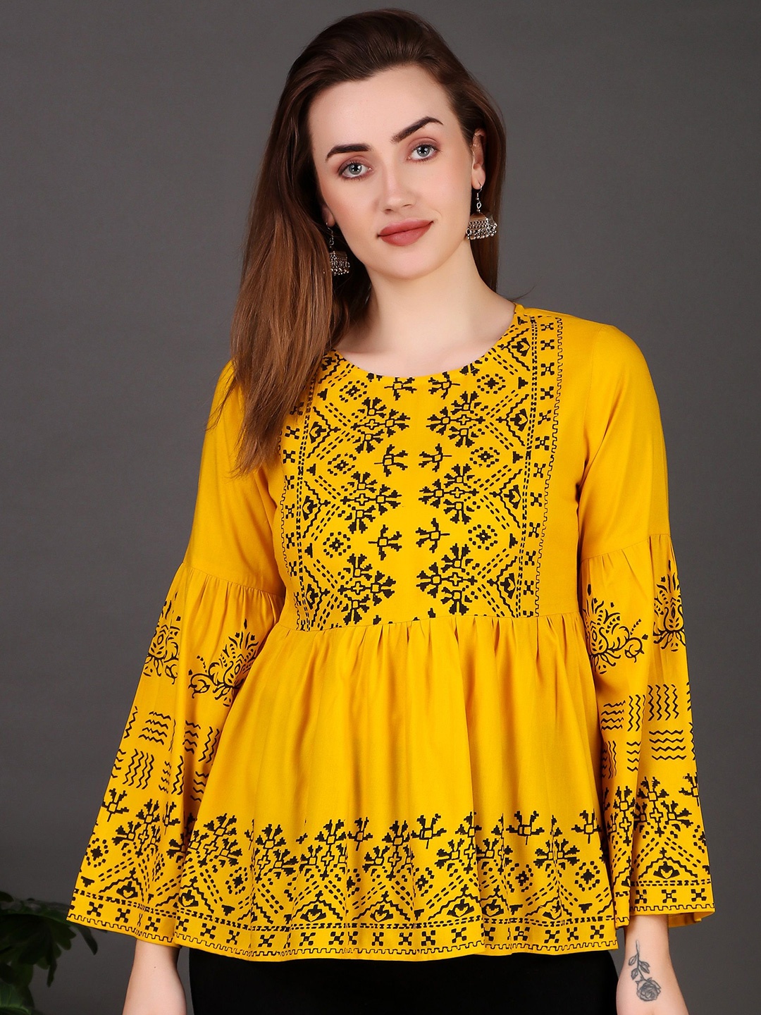 

NeeraFashion Geometric Print Top, Mustard