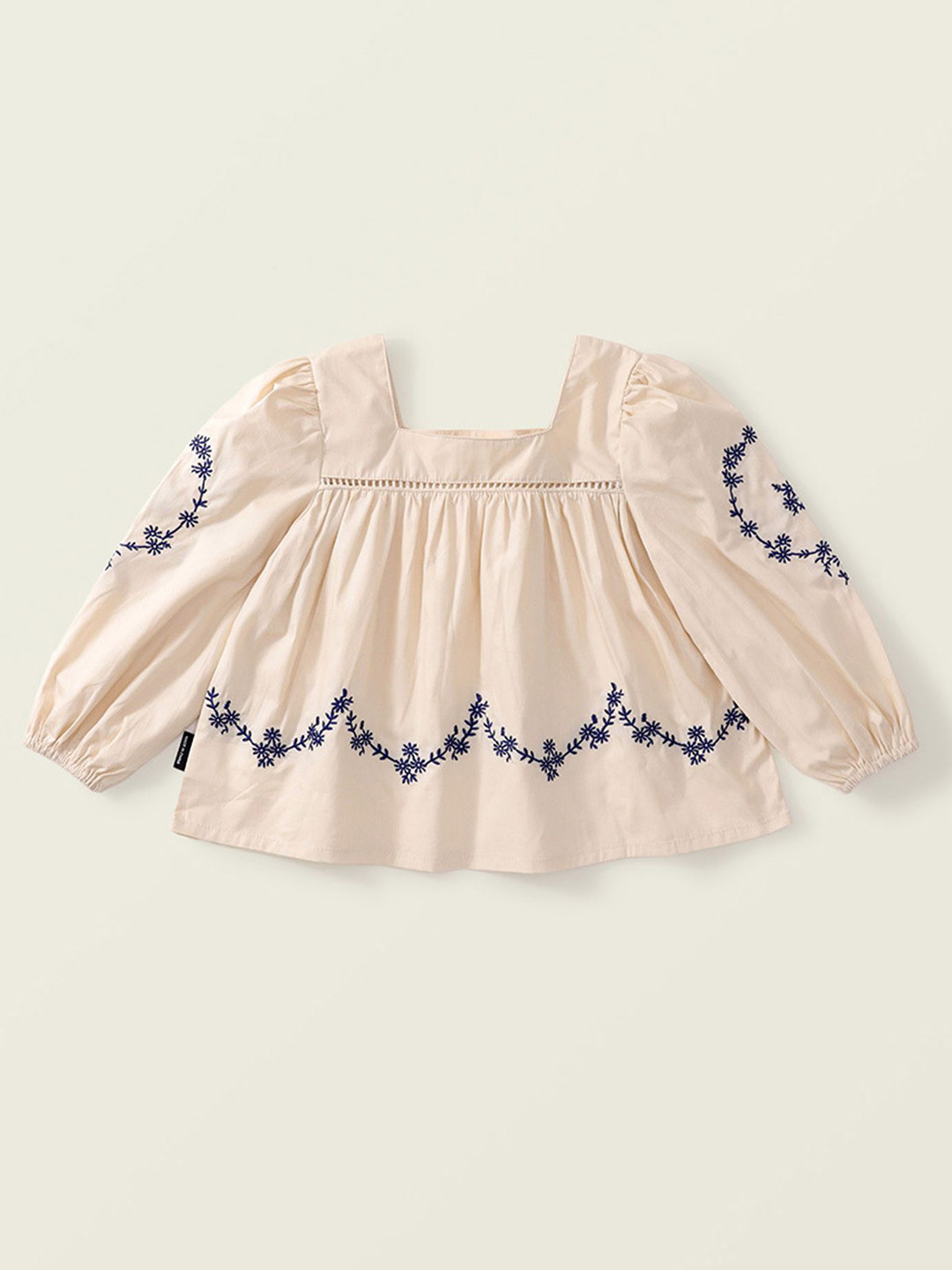 

LULU & SKY Top, Beige
