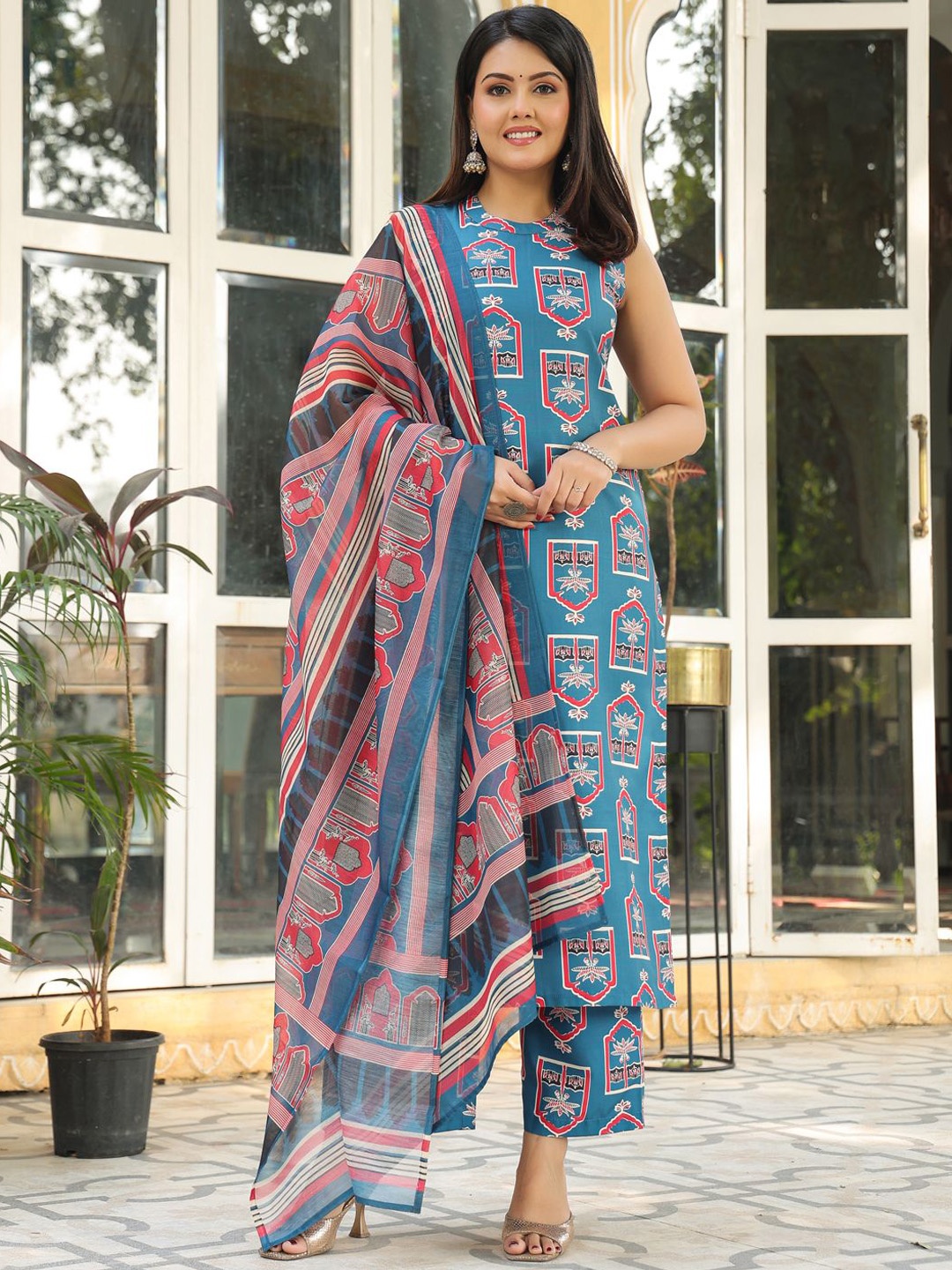 

GoSriKi Floral Printed Straight Kurta With Palazzos & Dupatta, Blue