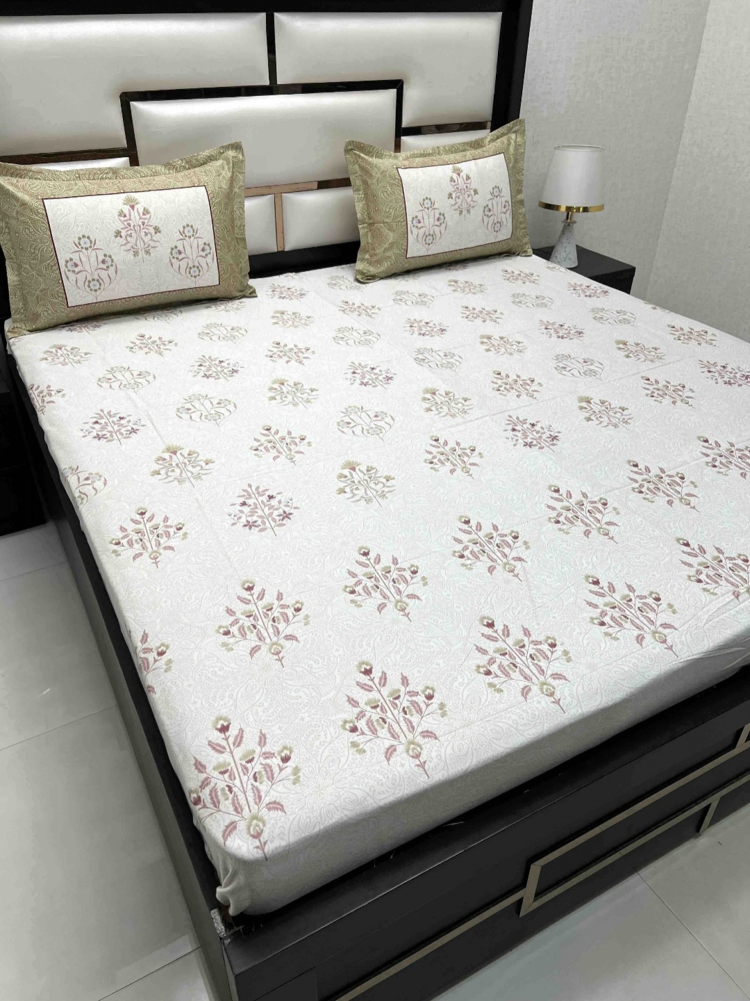 

Pure Decor Green & White Floral 350 TC King Bedsheet with 2 Pillow Covers