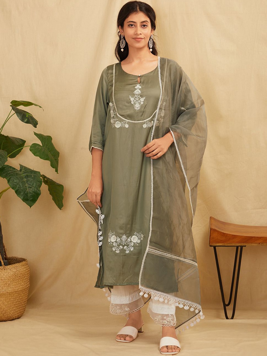 

zuri Floral Embroidered Regular Satin Straight Kurta With Trouser & Dupatta, Grey