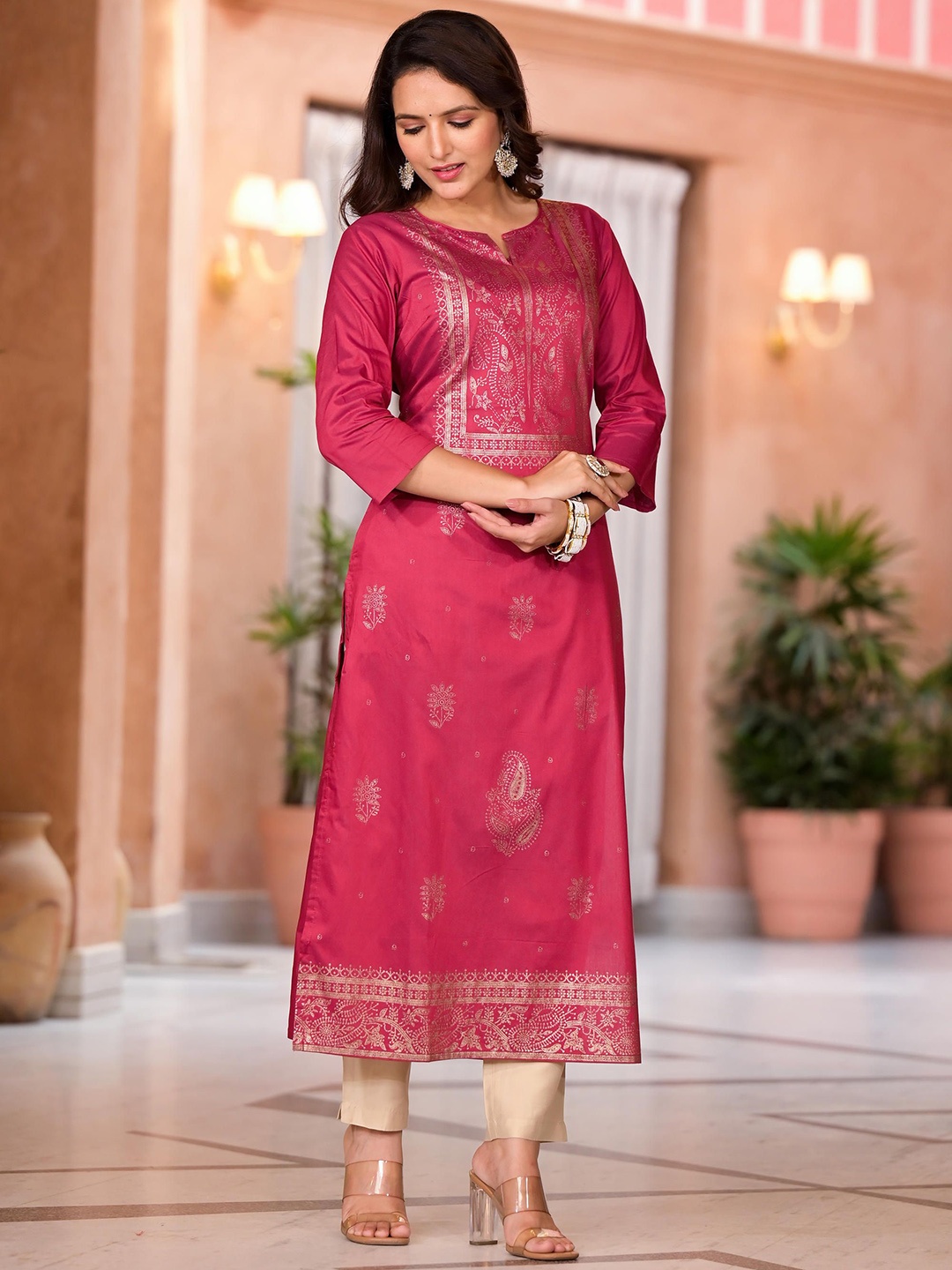 

Juniper Women Ethnic Motifs Printed Kurta, Maroon