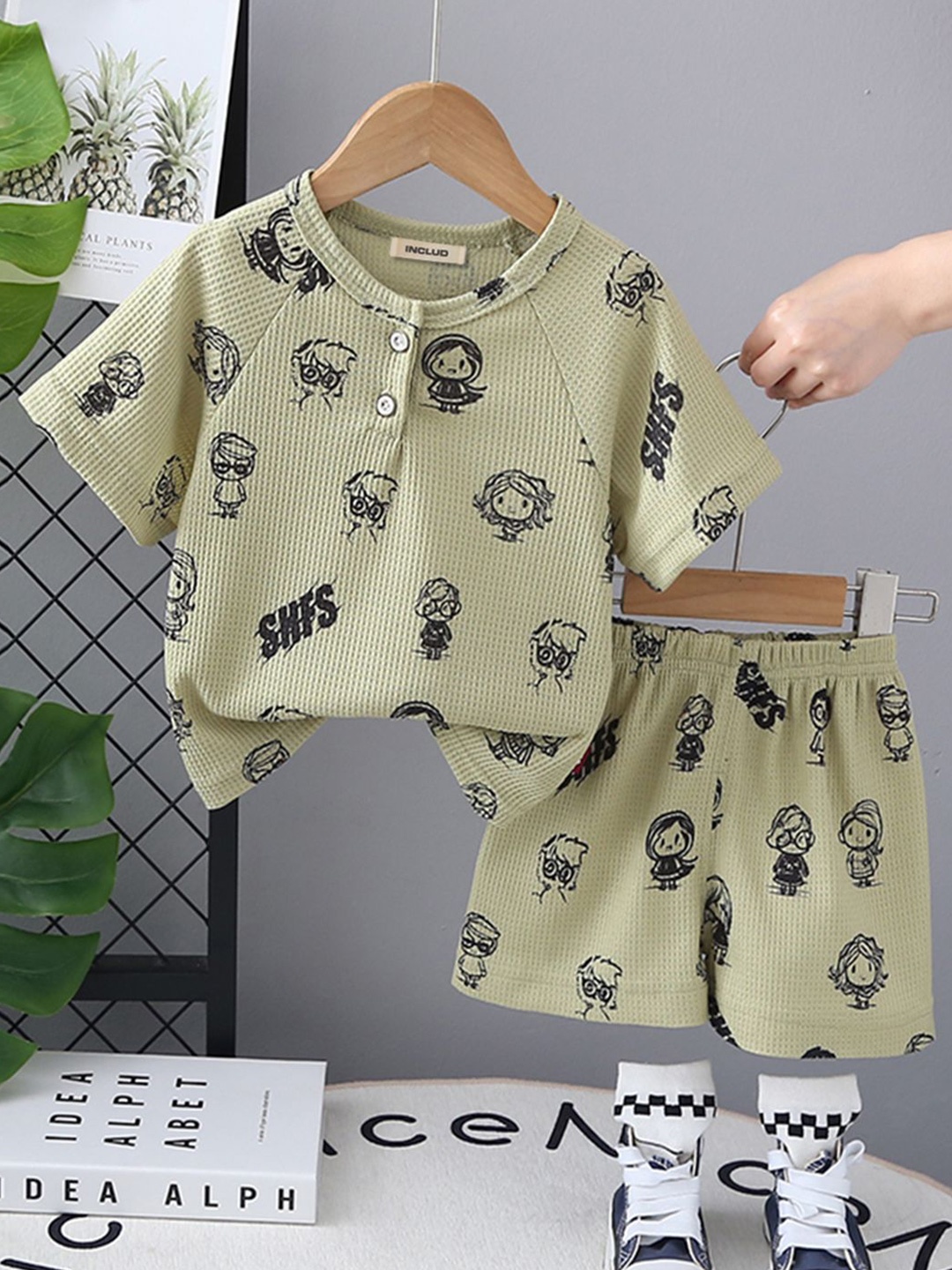 

INCLUD Boys Printed T-shirt with Shorts, Green