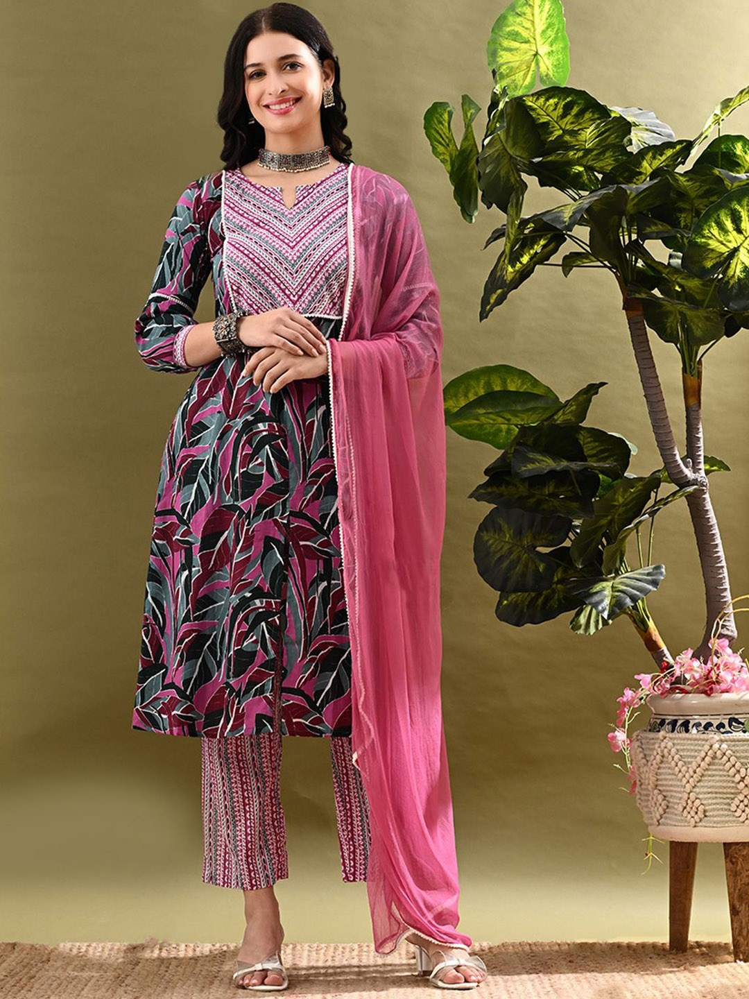 

Sangria Printed Pure Cotton Straight Kurta & Trouser With Dupatta, Black