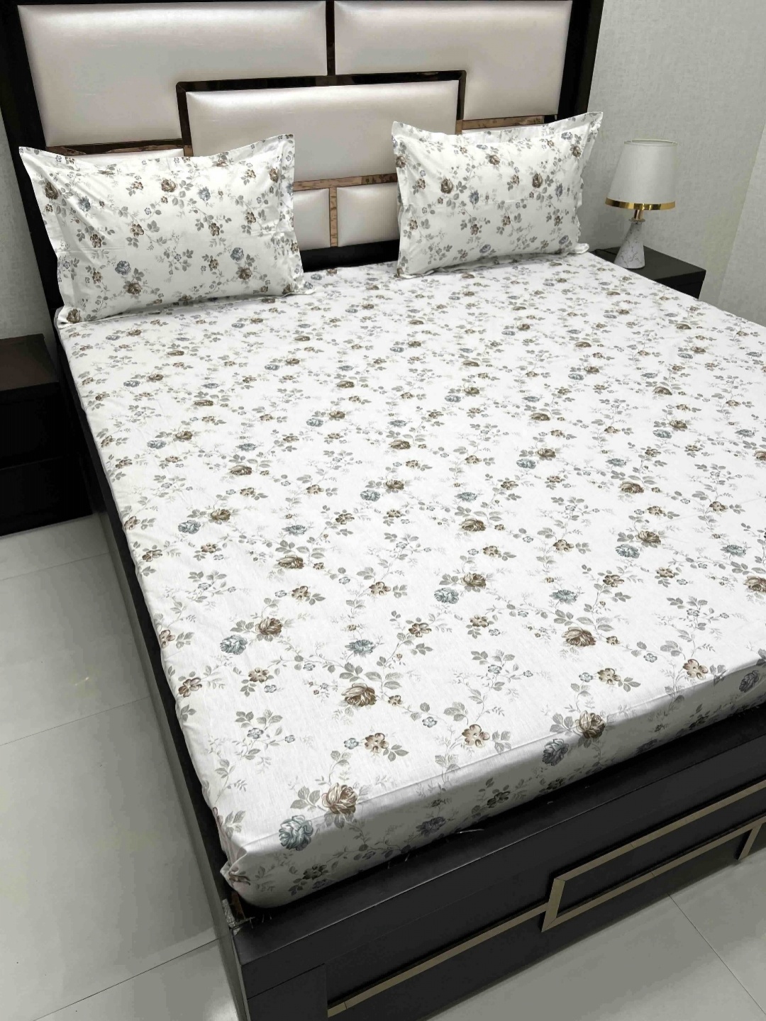 

Pure Decor Mansion White Floral 300 TC Pure Cotton King Bedsheet Set 2.73 m x 2.77 m