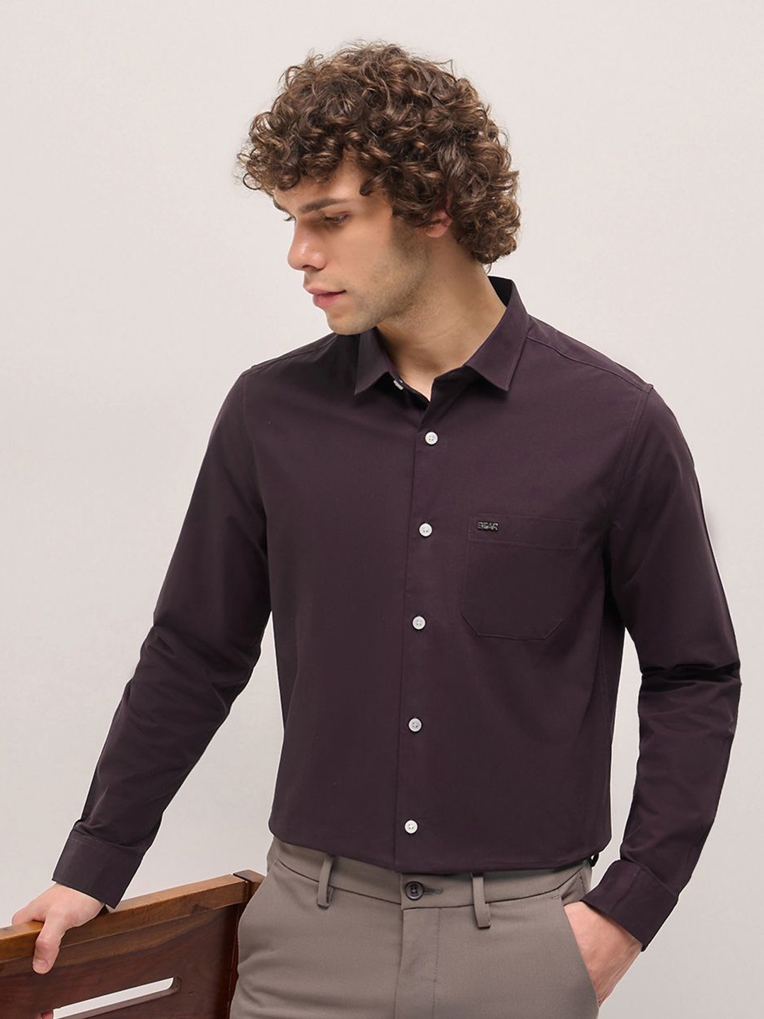 

THE BEAR HOUSE Men Spread Collar Solid Cotton Tailored Fit Formal Shirt, Maroon