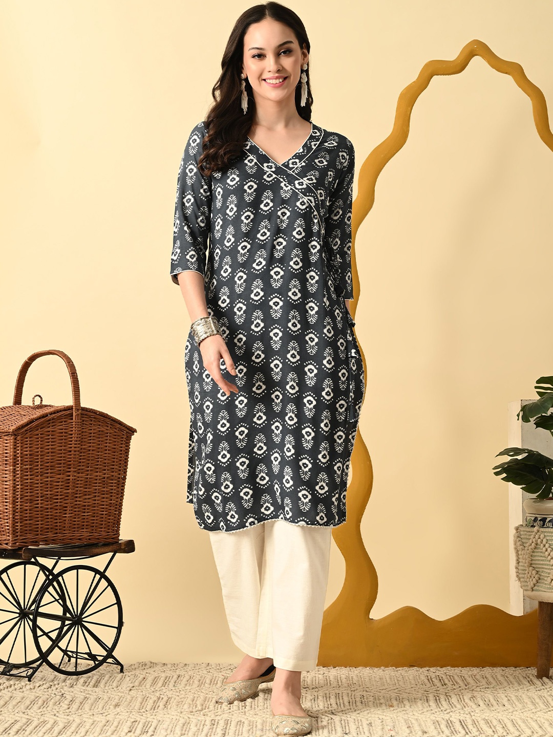 

METAFAB Printed Straight Kurta, Black