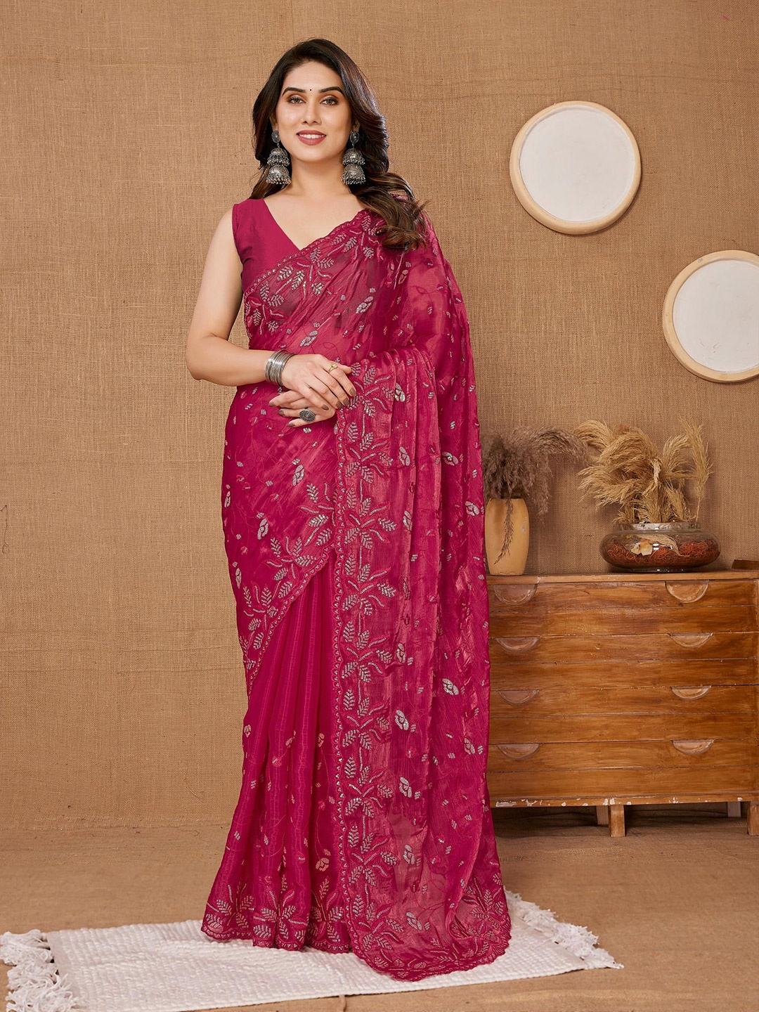 

HERE&NOW Floral Embroidered Sequinned Saree, Maroon